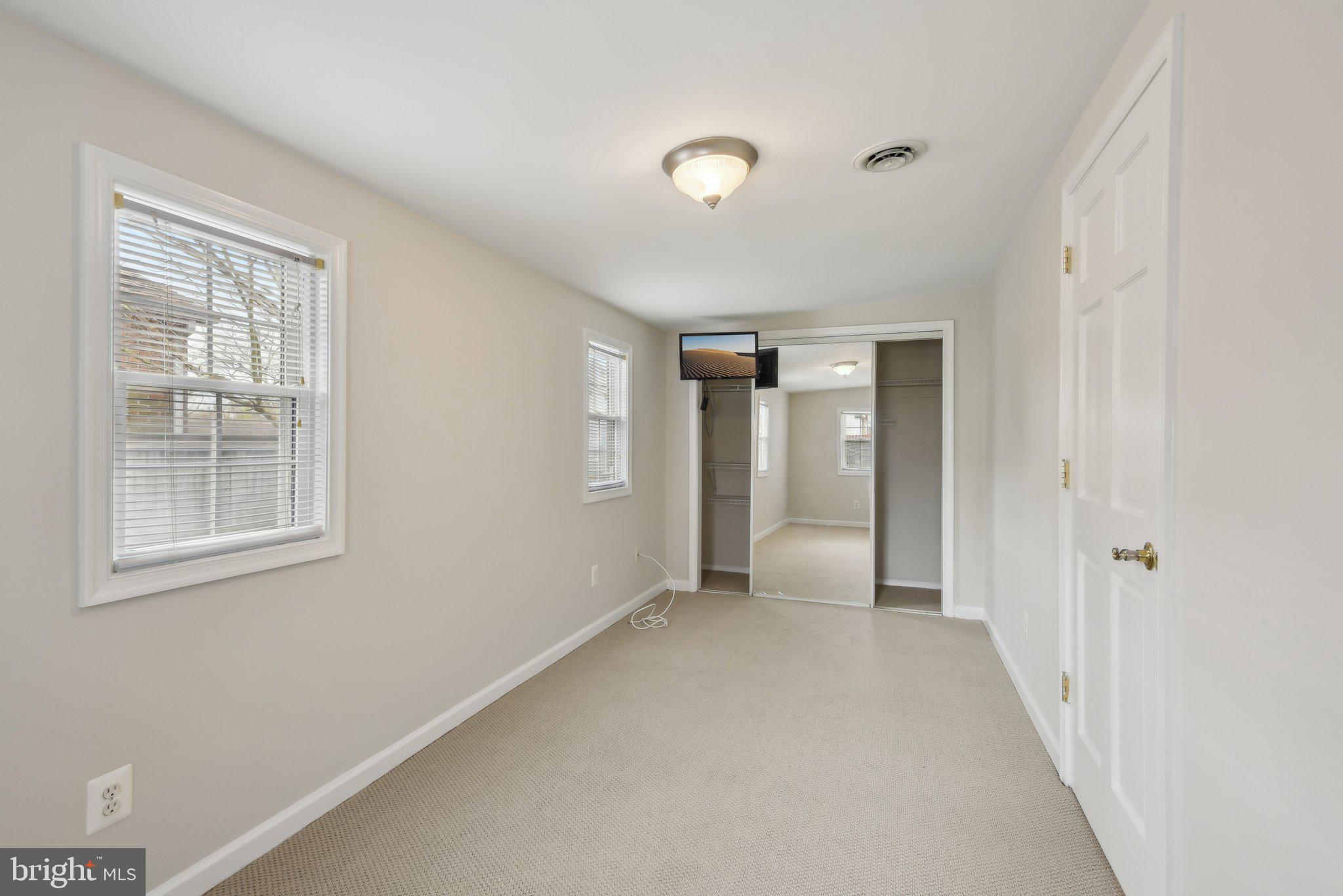 WOODLAND BEACH - Residential