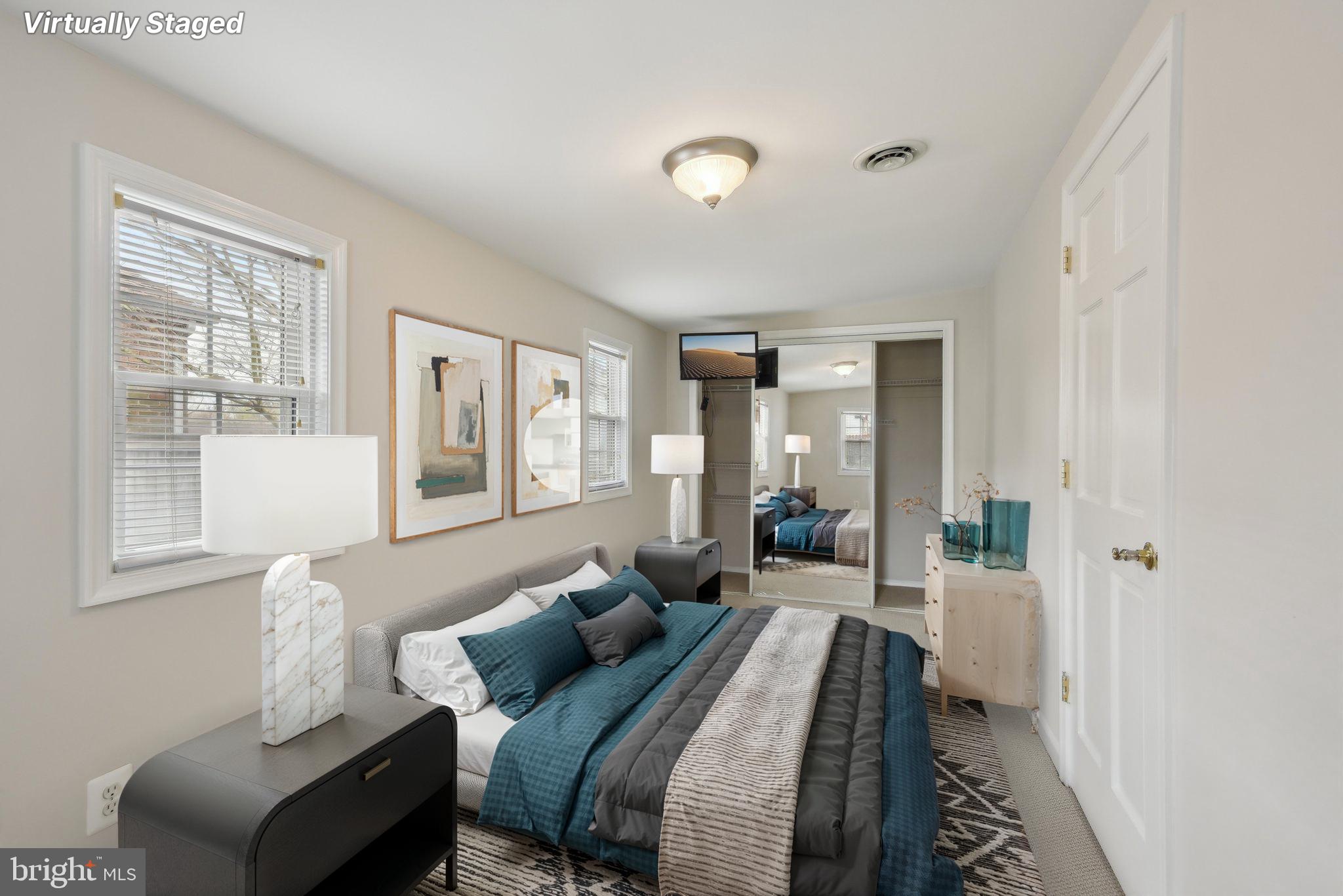 WOODLAND BEACH - Residential