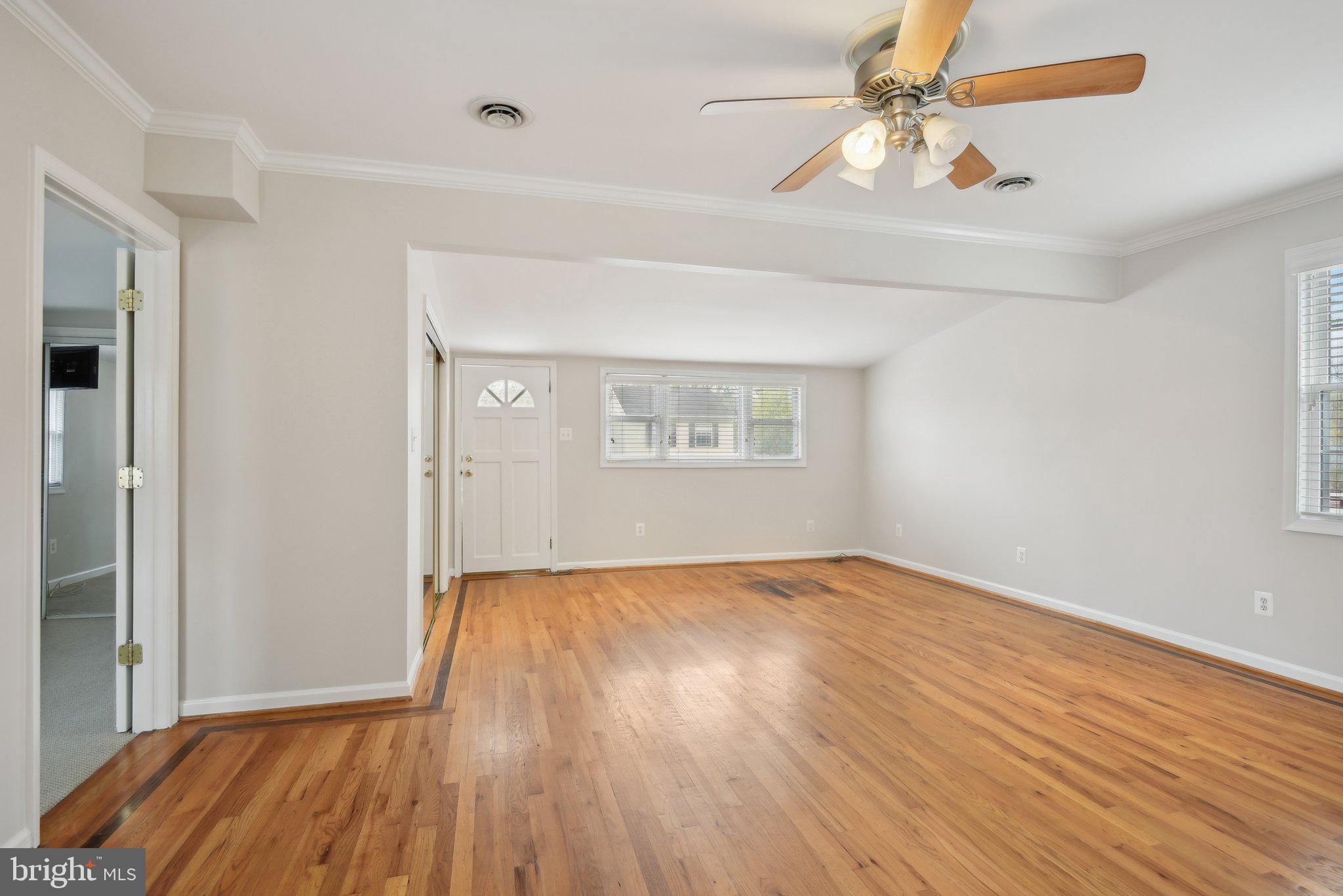 WOODLAND BEACH - Residential