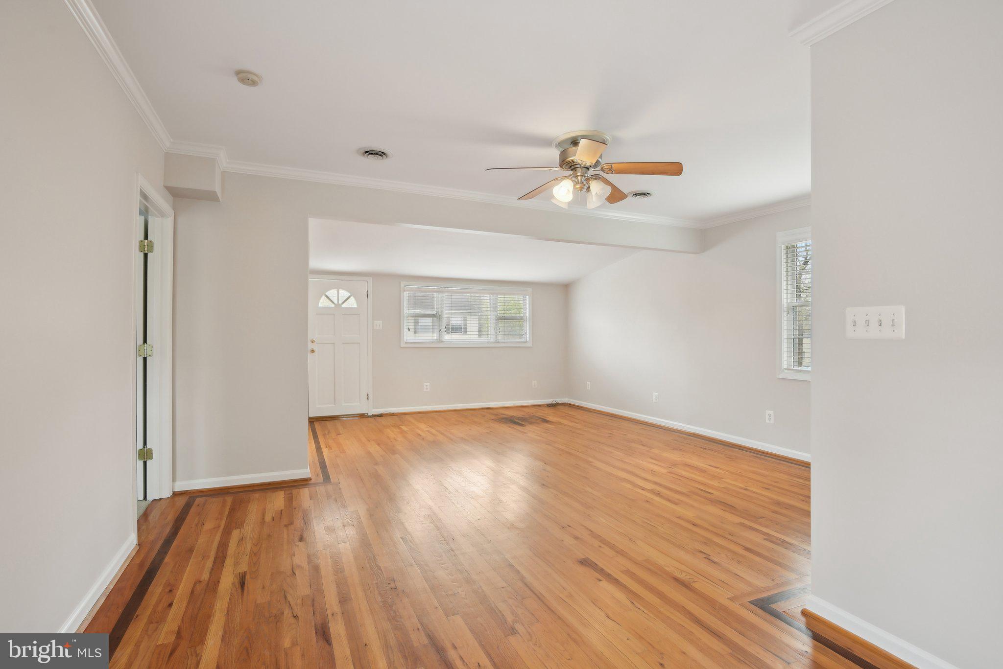 WOODLAND BEACH - Residential