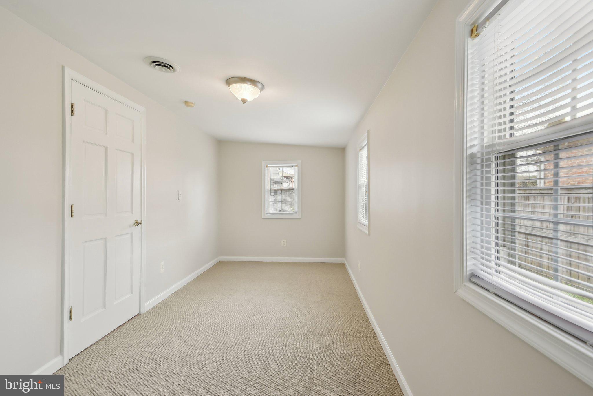 WOODLAND BEACH - Residential