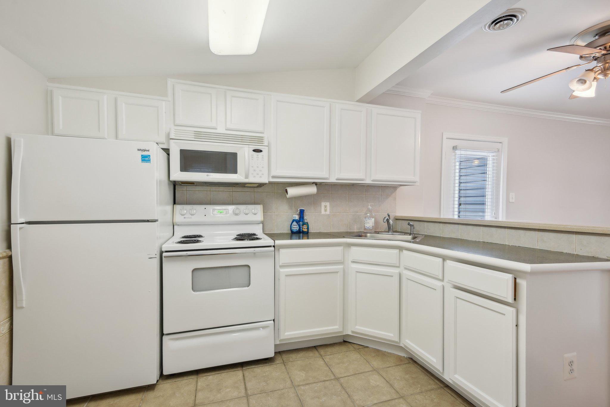 WOODLAND BEACH - Residential