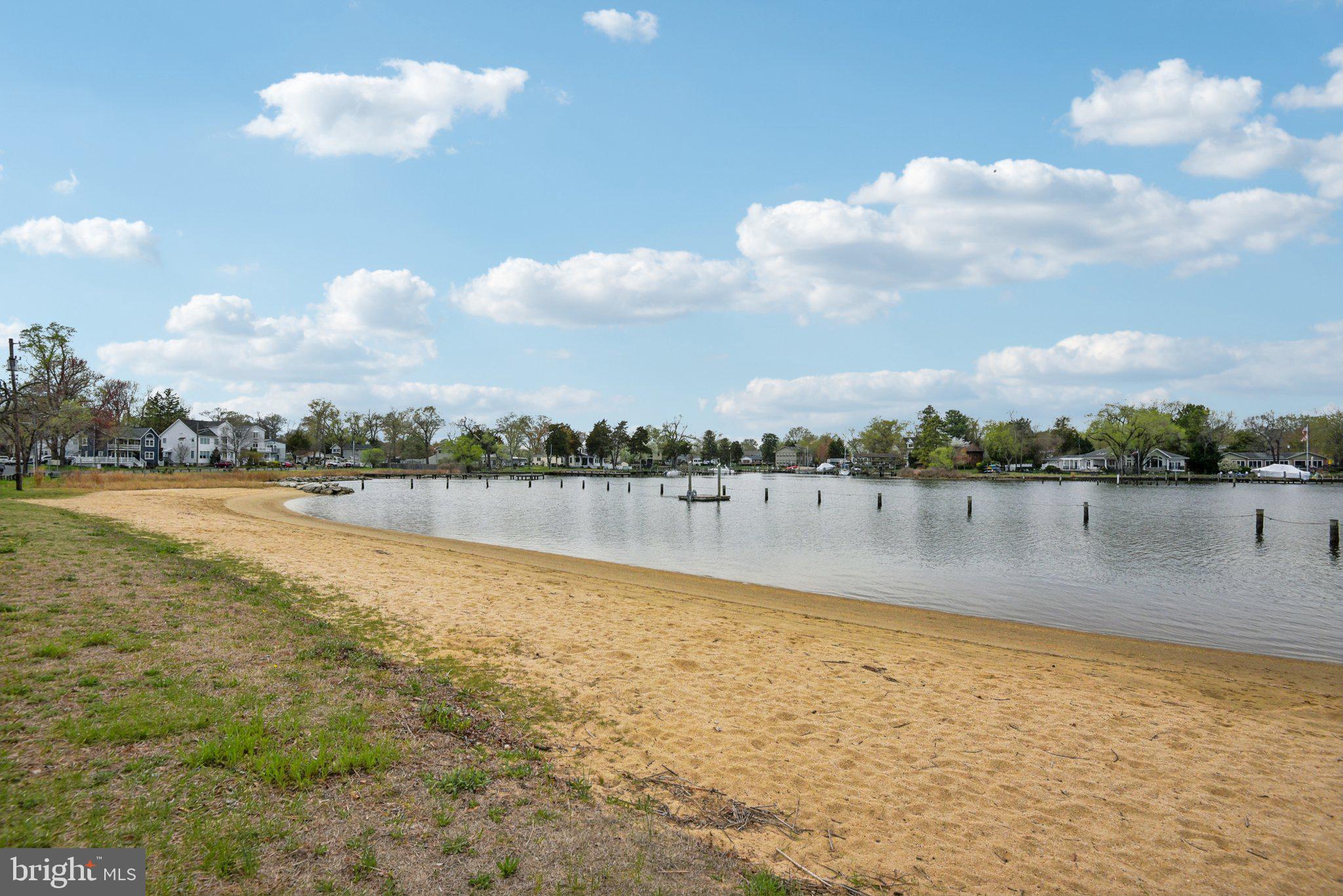 WOODLAND BEACH - Residential