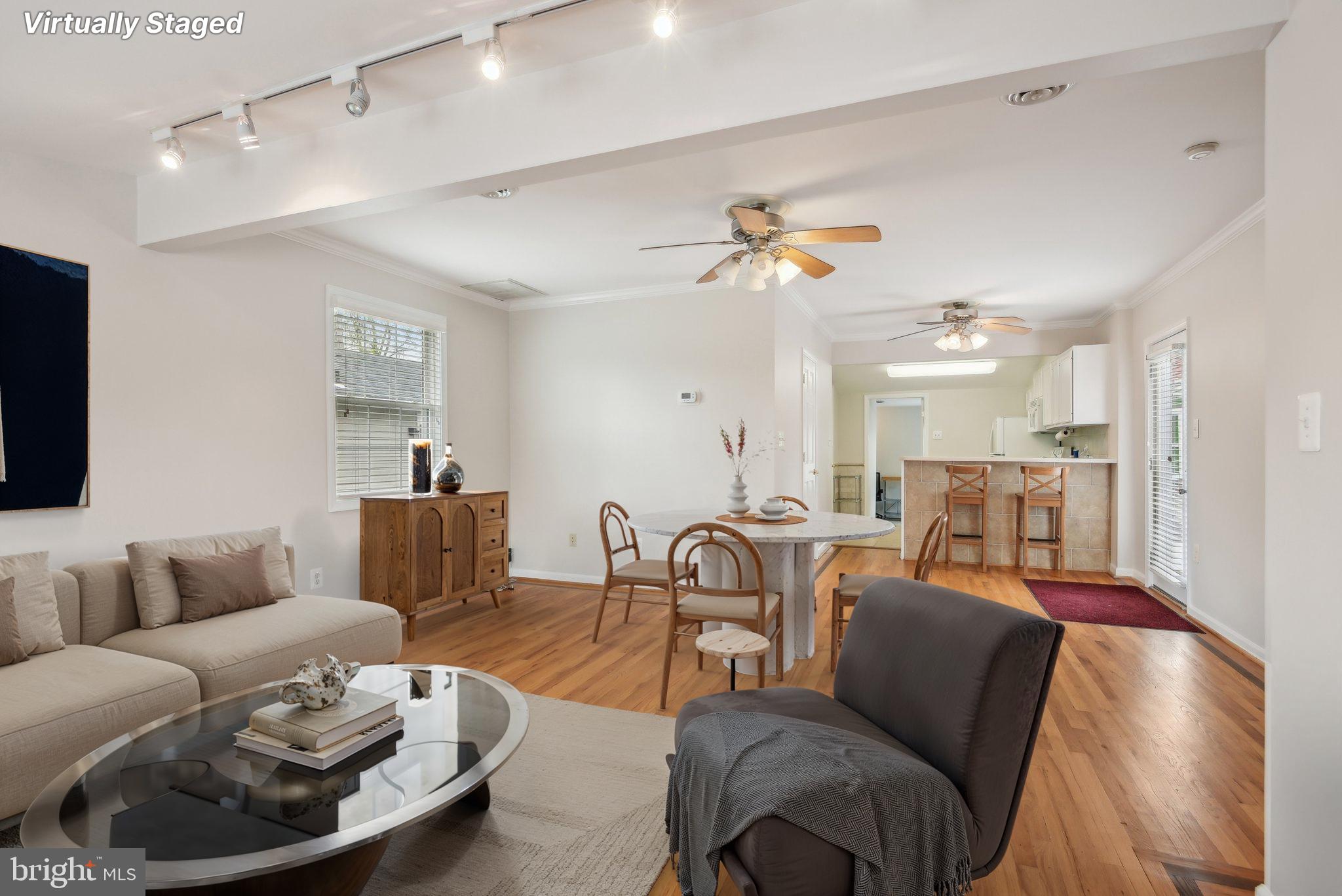 WOODLAND BEACH - Residential