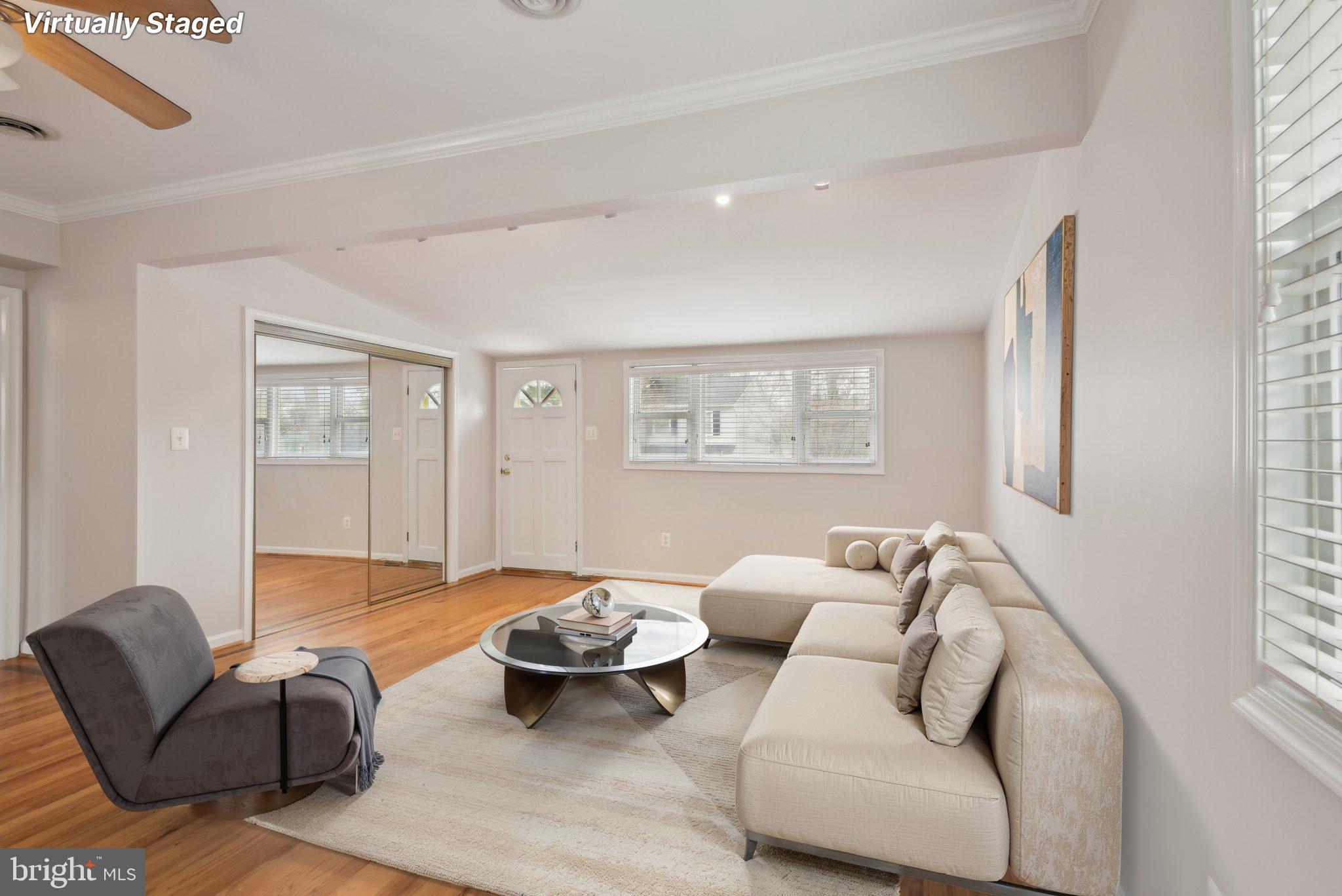 WOODLAND BEACH - Residential