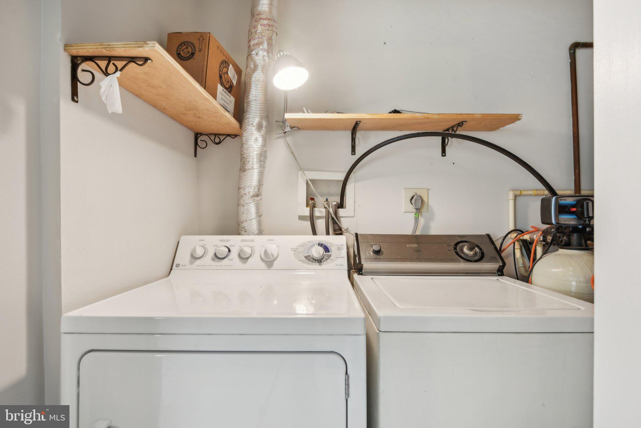 WOODLAND BEACH - Residential