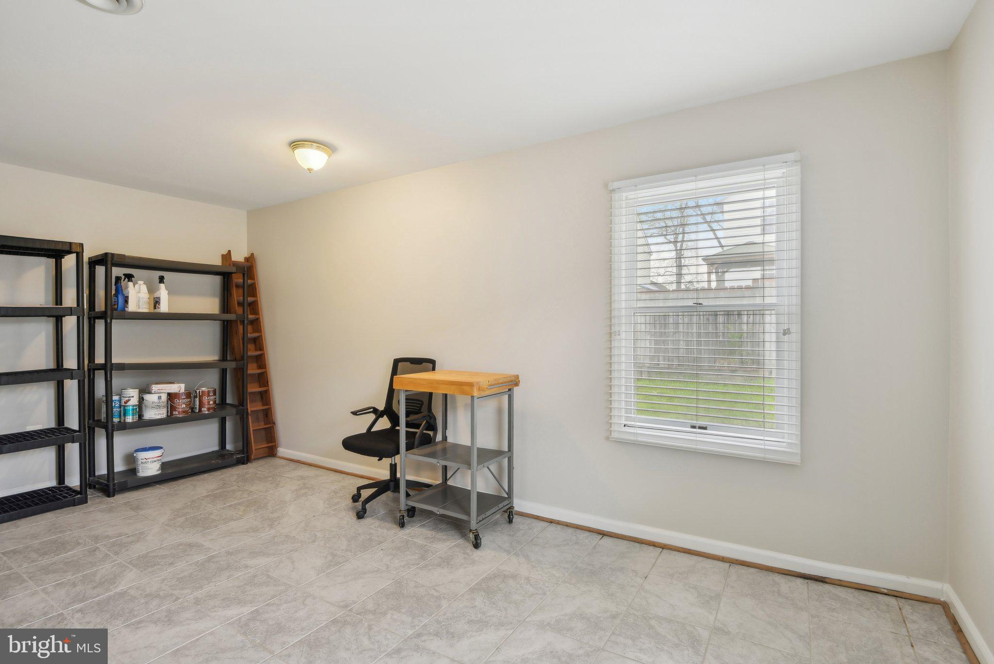 WOODLAND BEACH - Residential