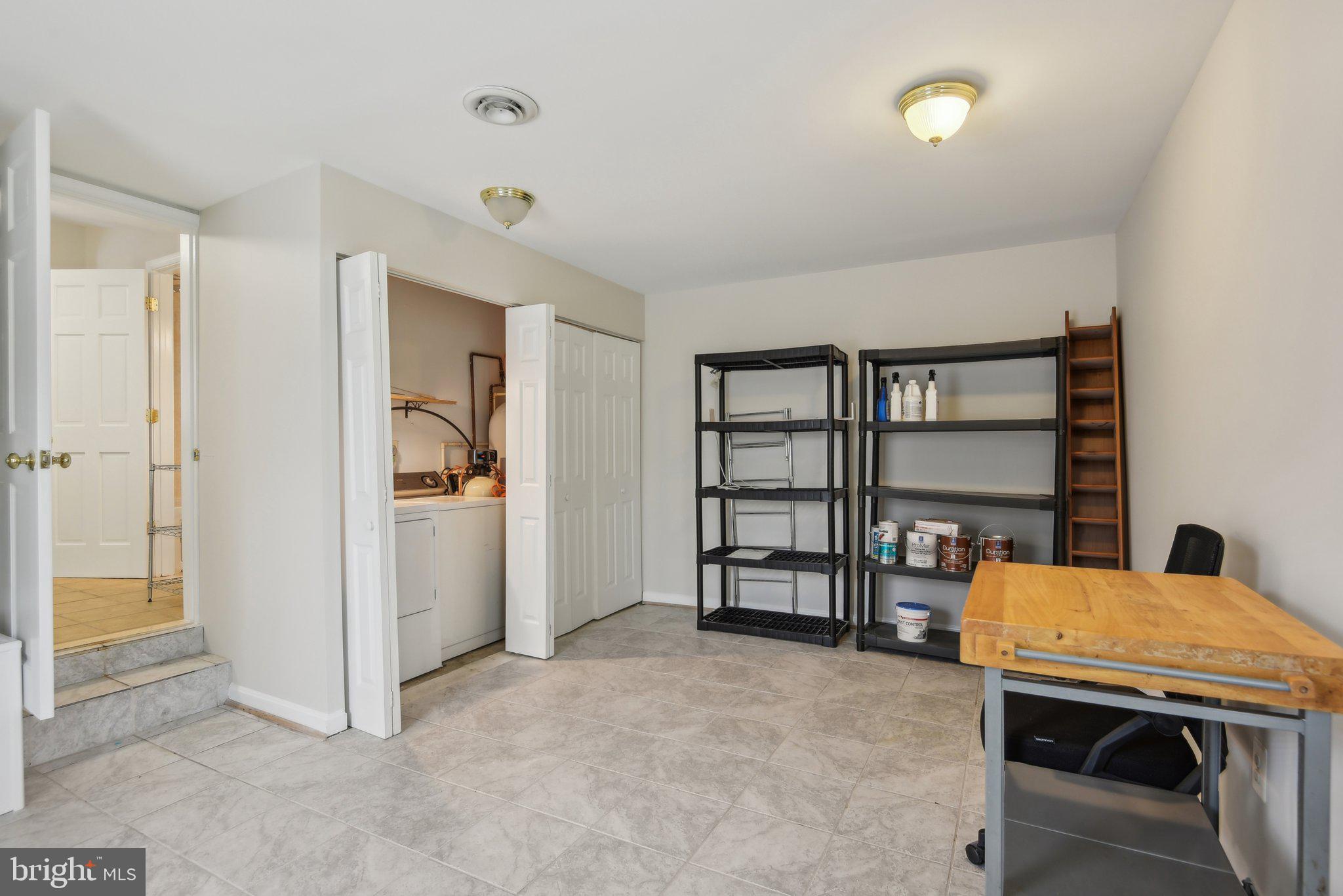 WOODLAND BEACH - Residential