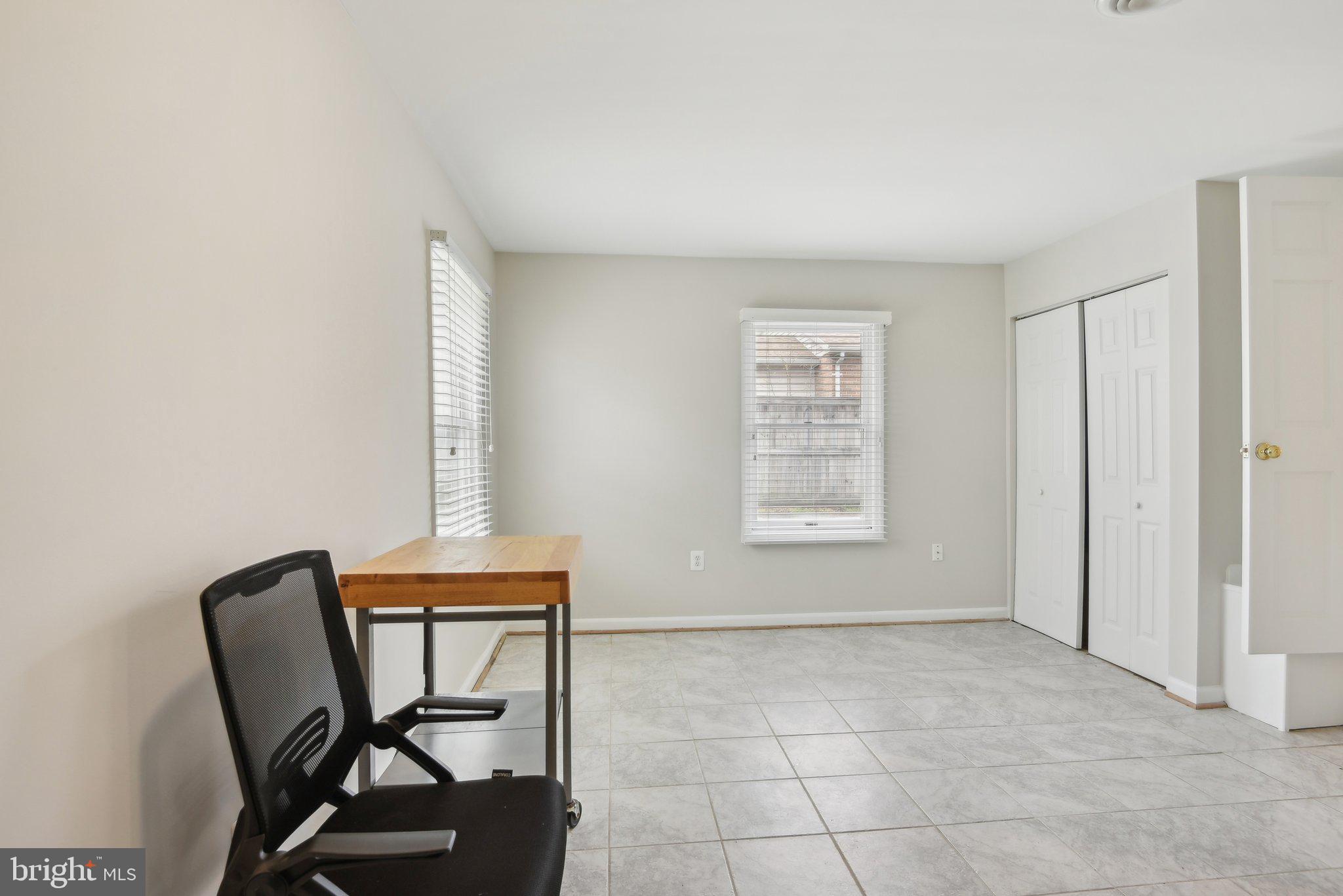 WOODLAND BEACH - Residential