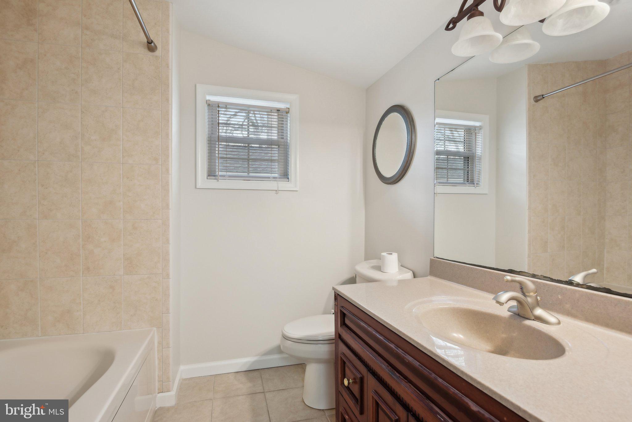 WOODLAND BEACH - Residential