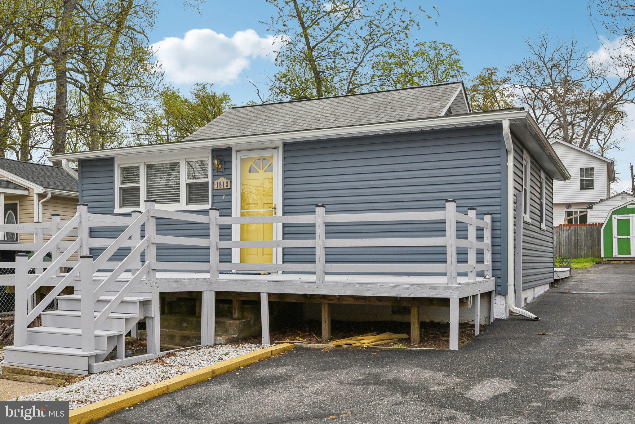 WOODLAND BEACH - Residential