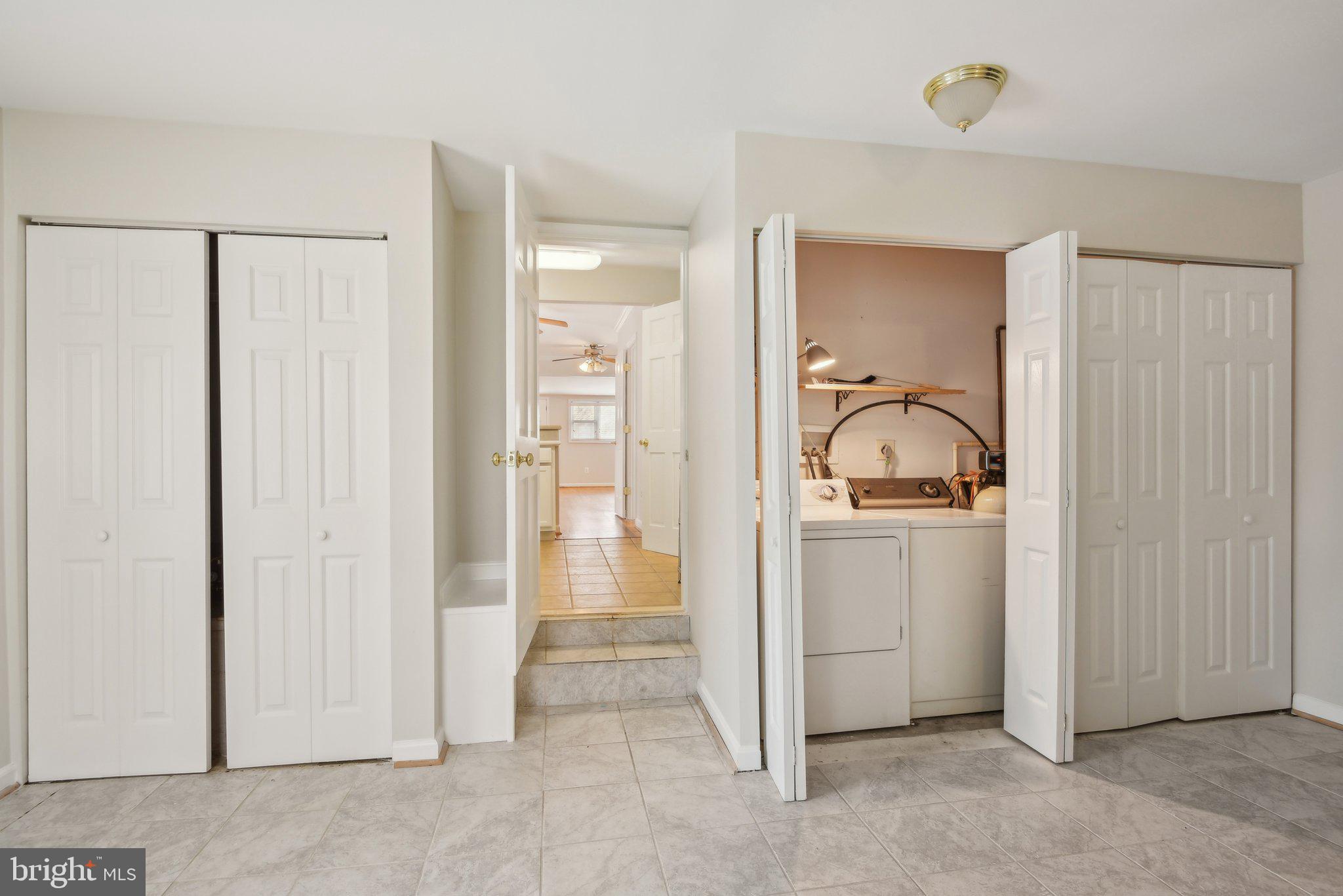 WOODLAND BEACH - Residential