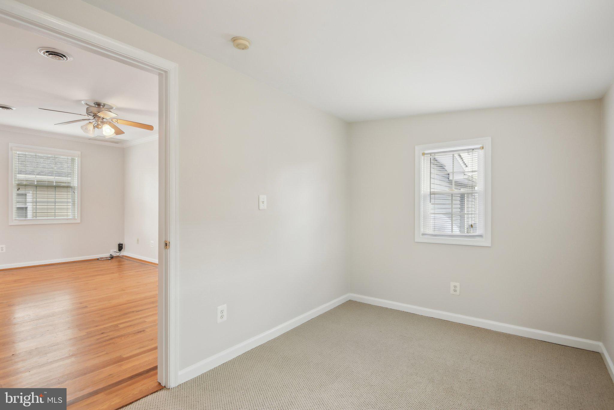 WOODLAND BEACH - Residential