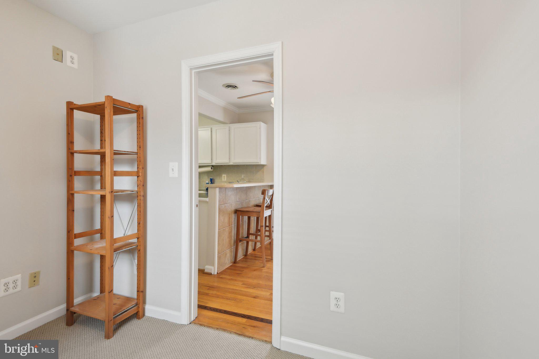 WOODLAND BEACH - Residential