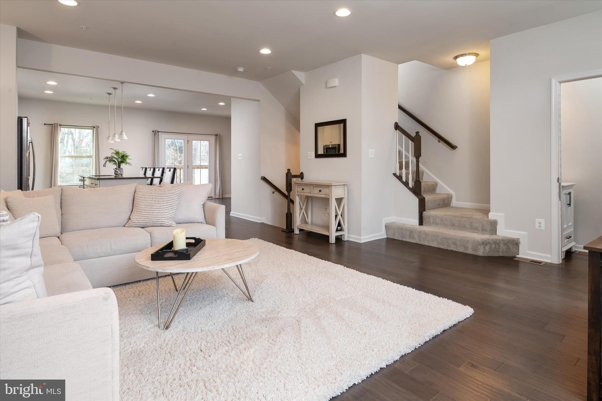 PONDVIEW - Residential