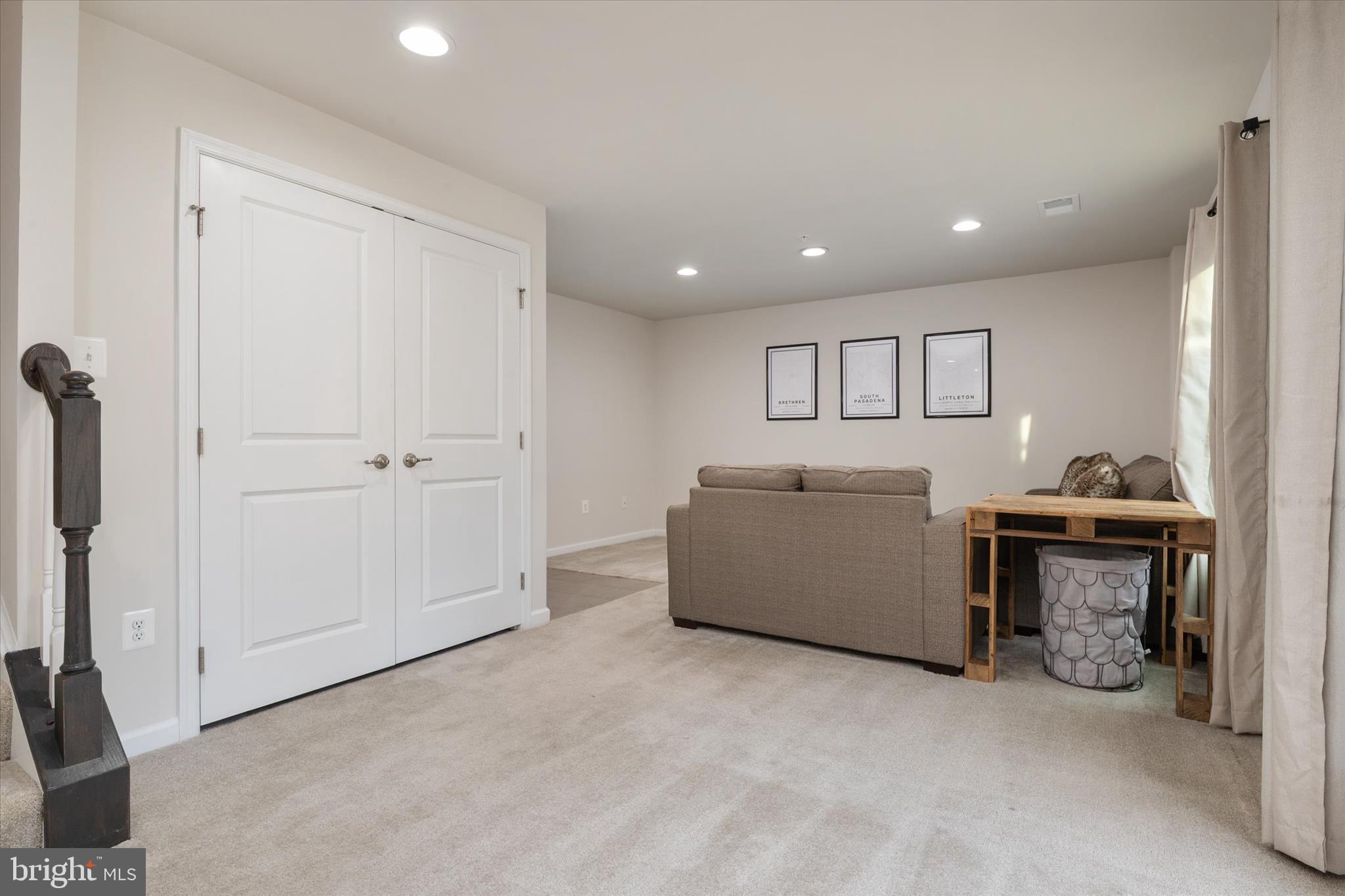 PONDVIEW - Residential