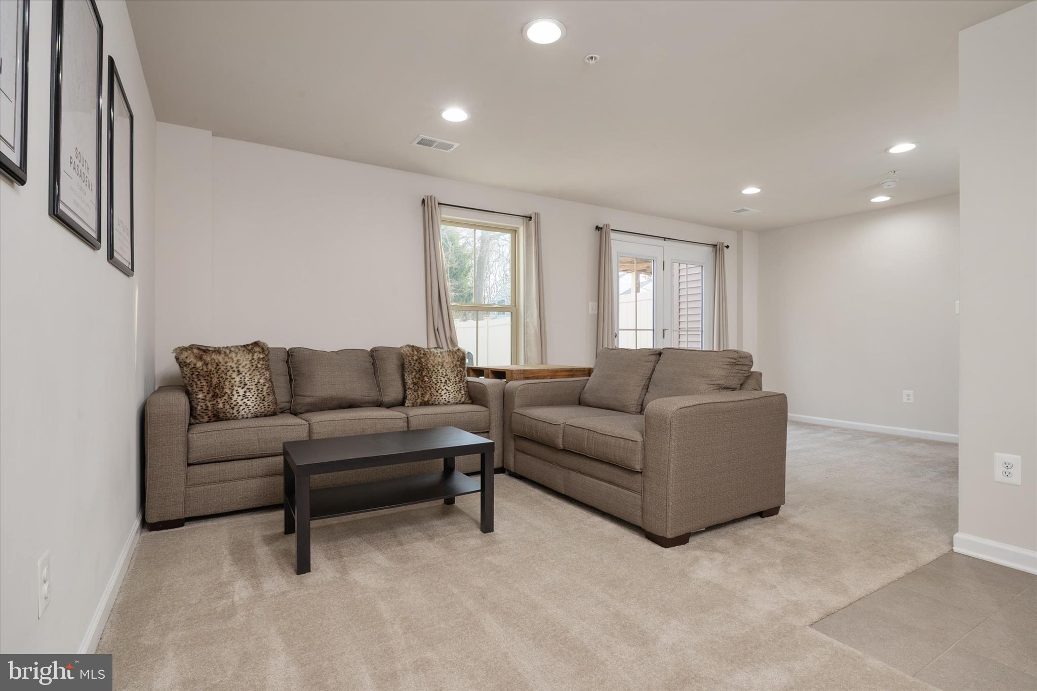 PONDVIEW - Residential