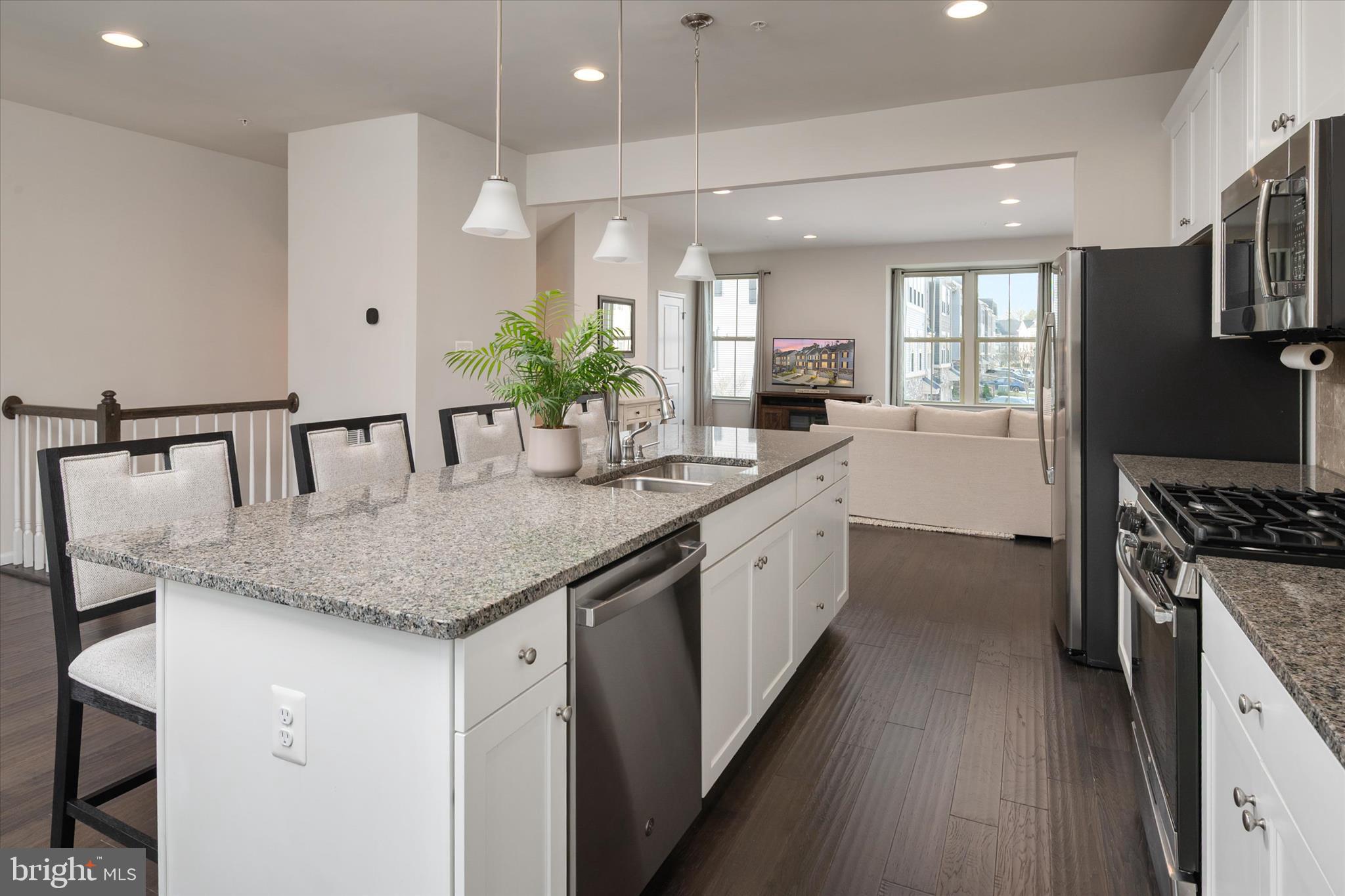 PONDVIEW - Residential