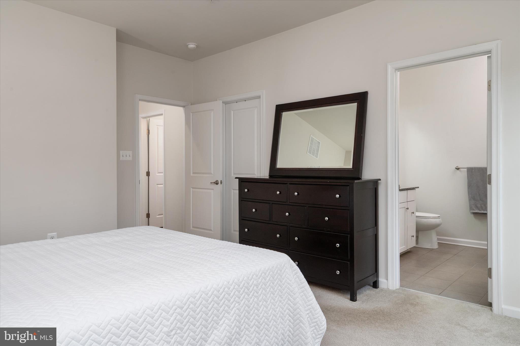 PONDVIEW - Residential