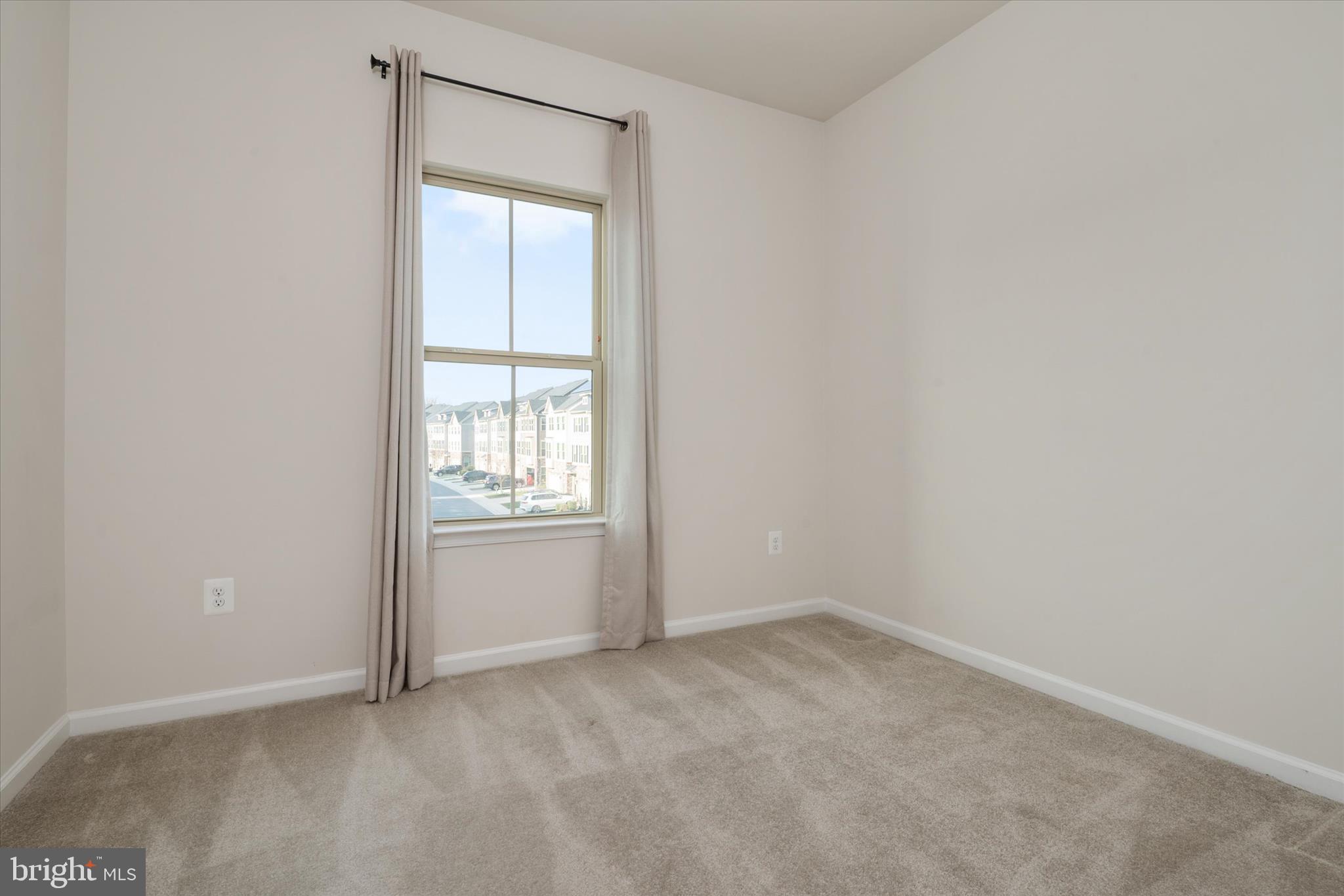 PONDVIEW - Residential