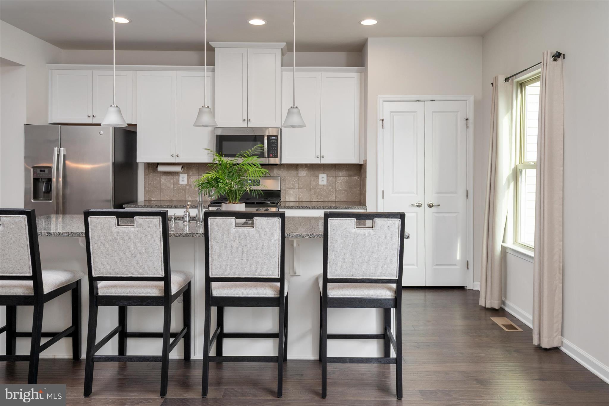 PONDVIEW - Residential