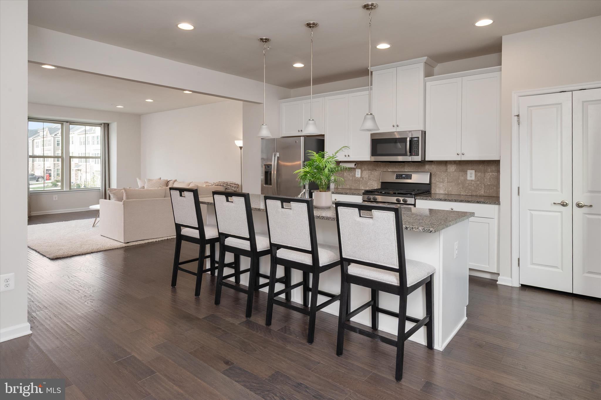 PONDVIEW - Residential