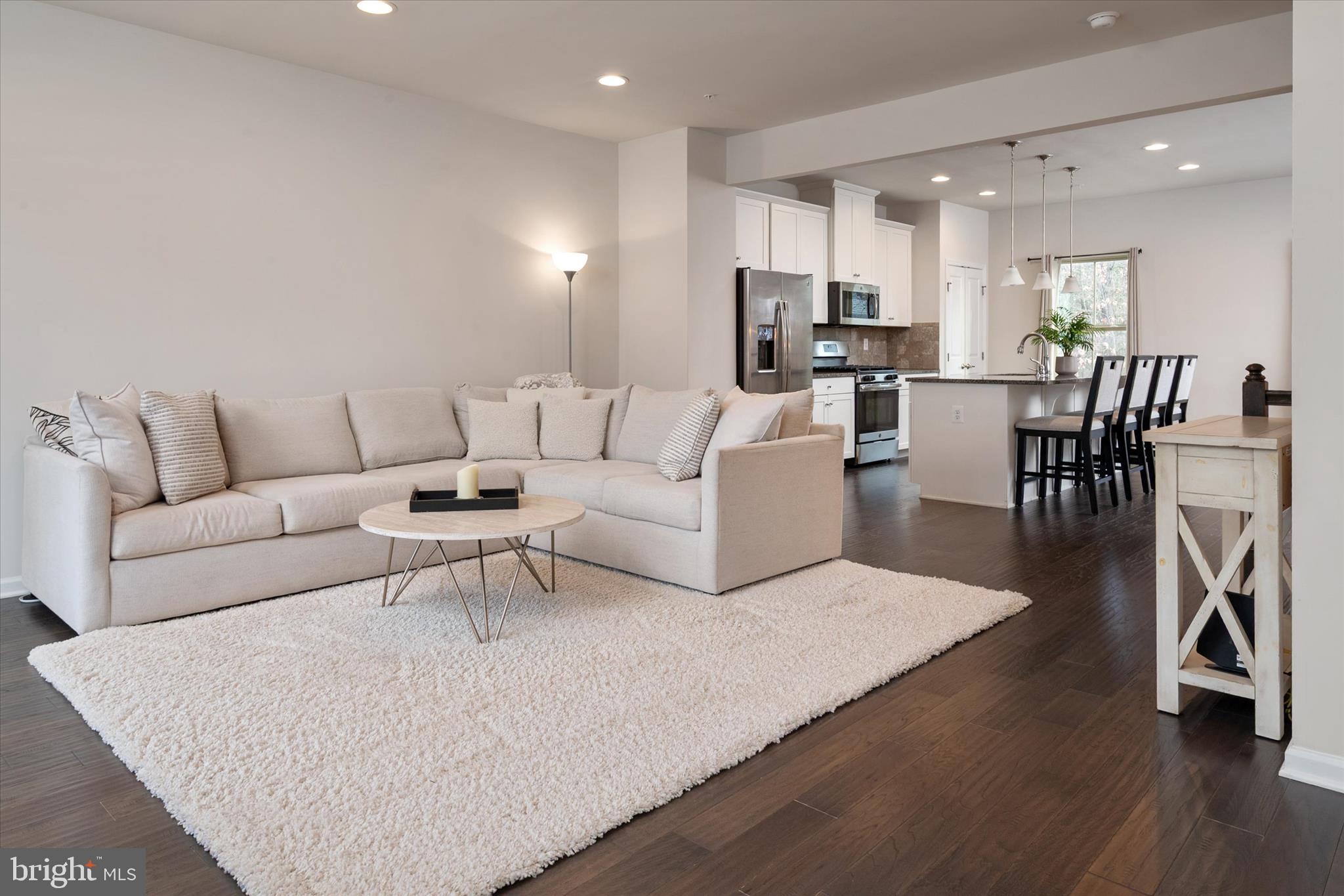 PONDVIEW - Residential