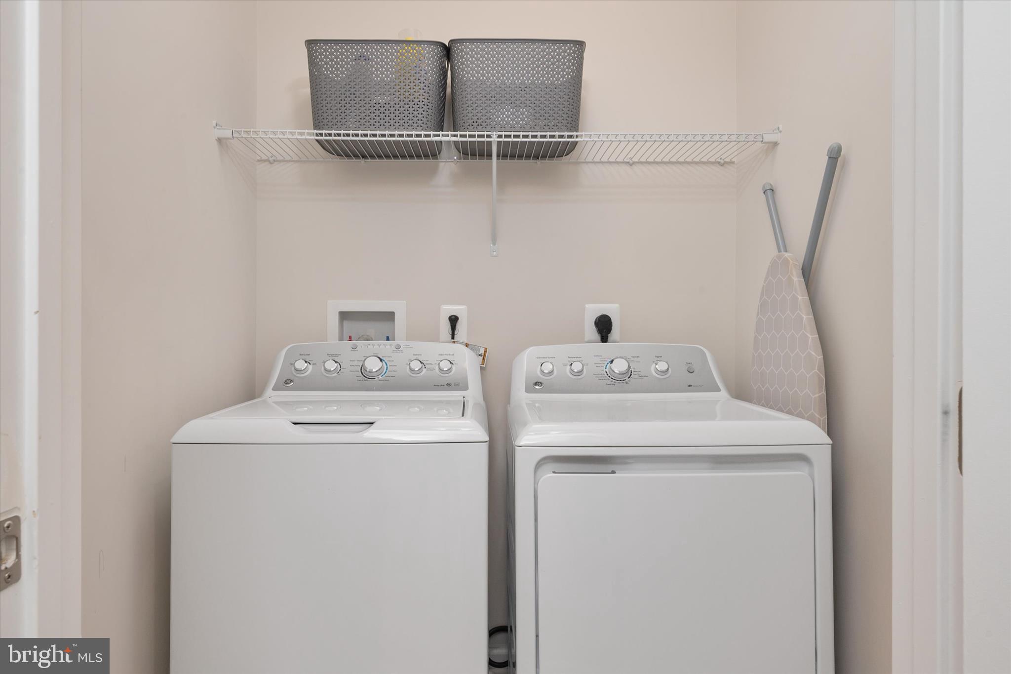 PONDVIEW - Residential