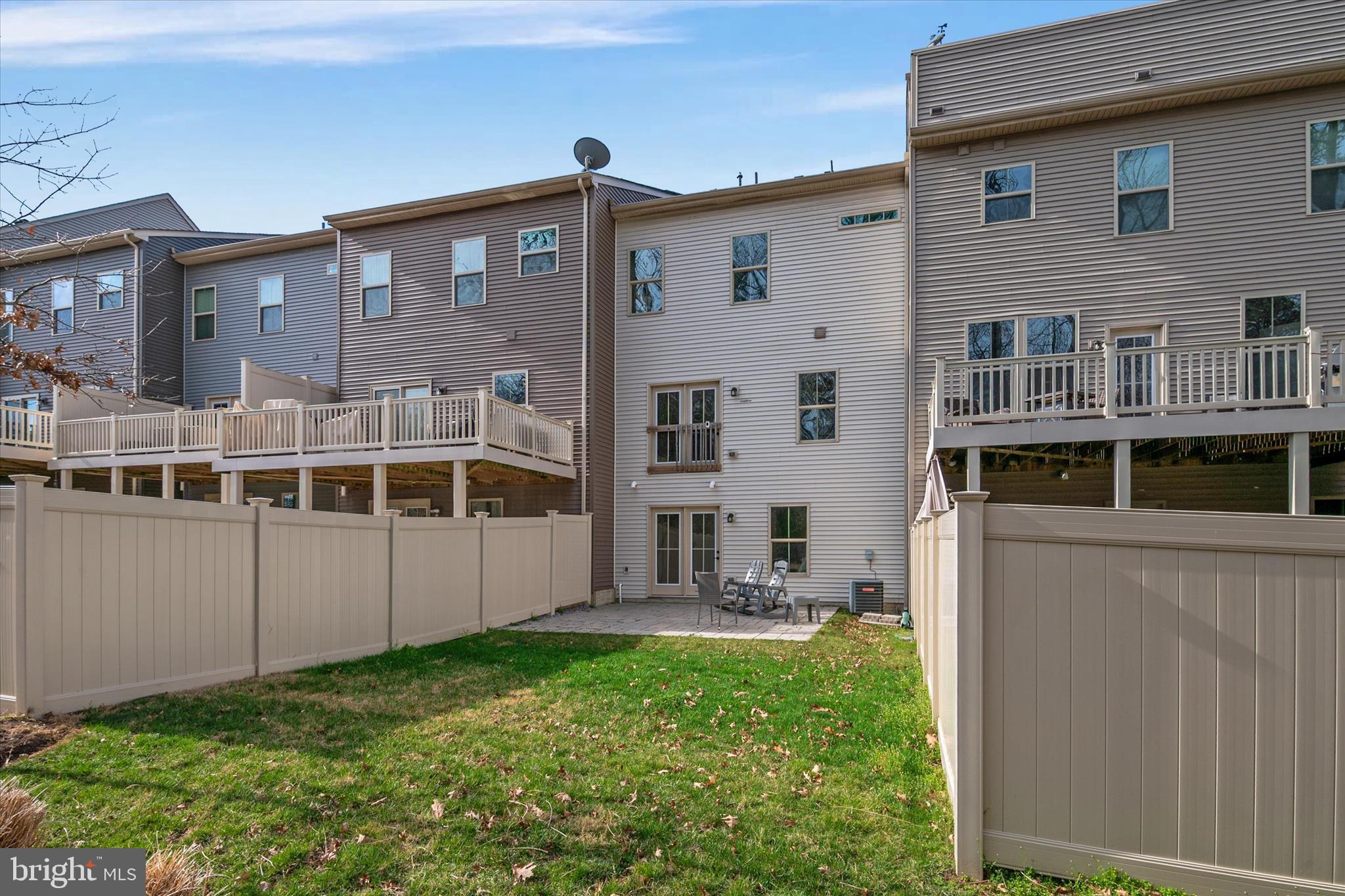 PONDVIEW - Residential