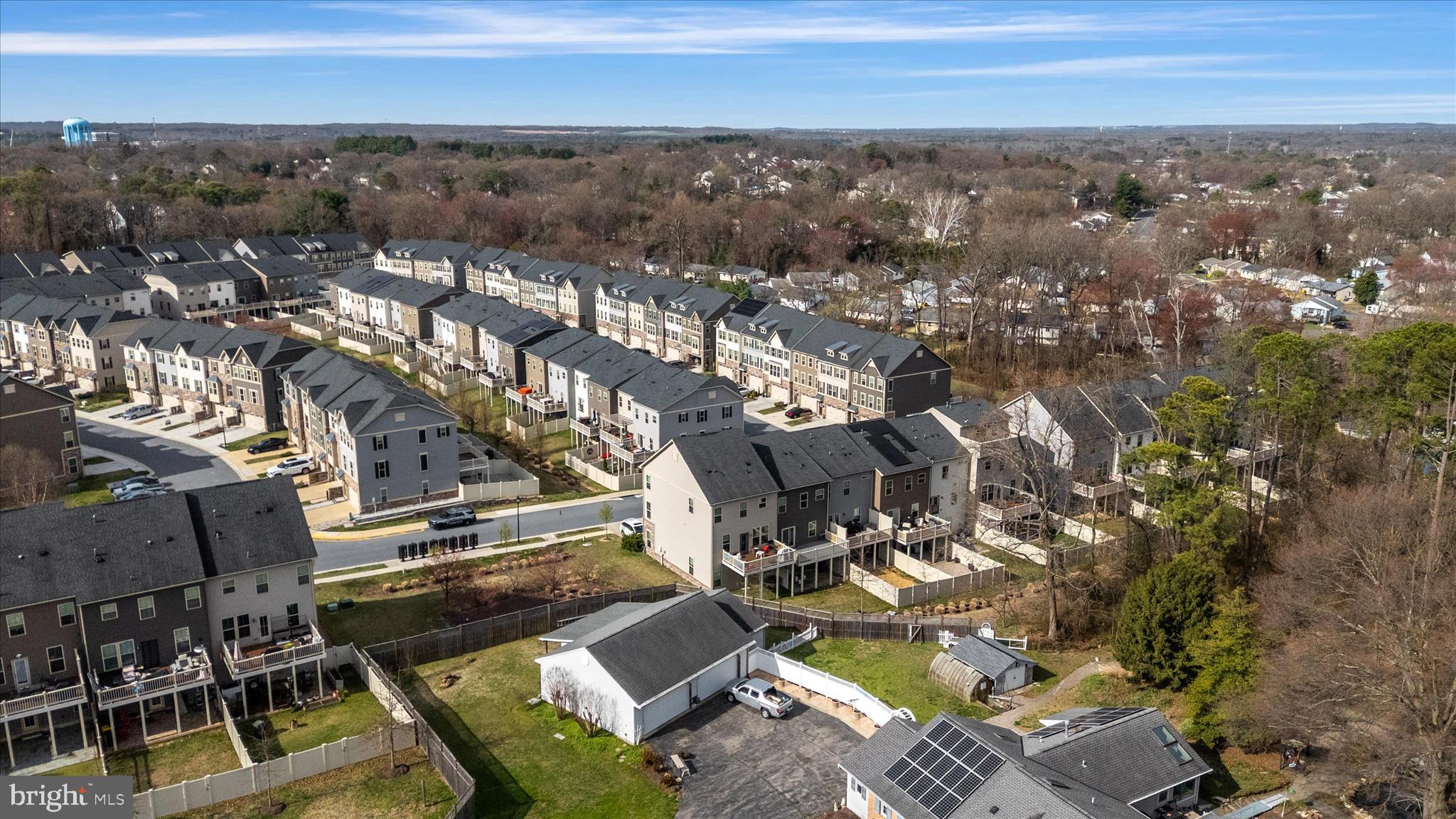 PONDVIEW - Residential