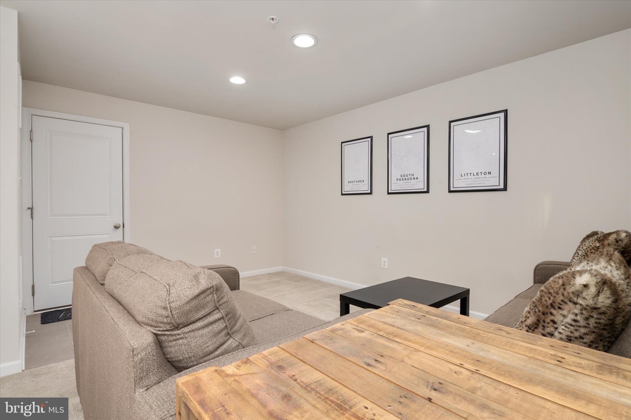 PONDVIEW - Residential