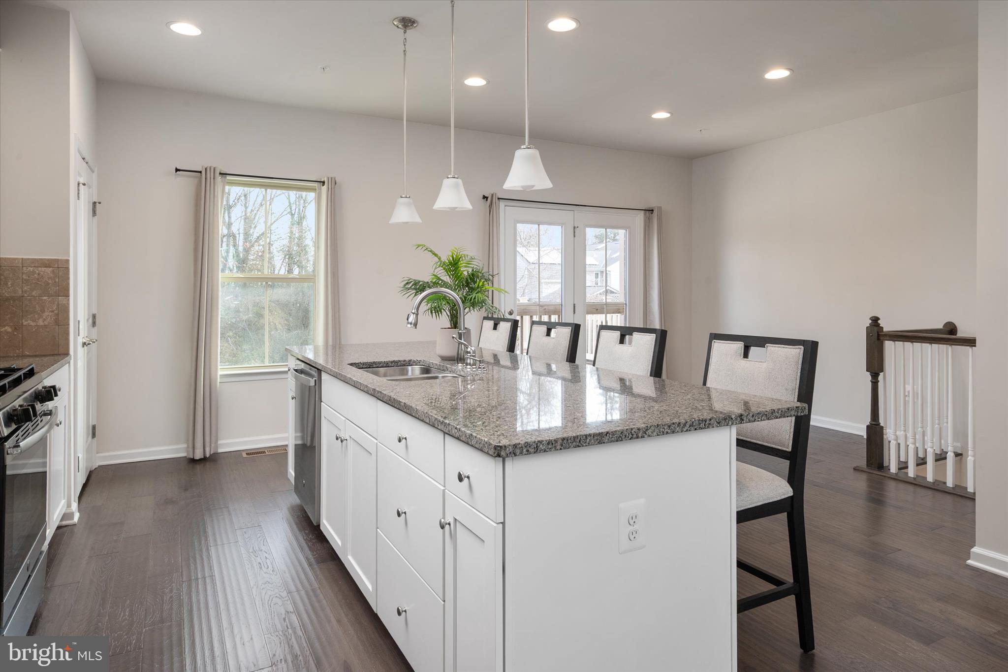 PONDVIEW - Residential