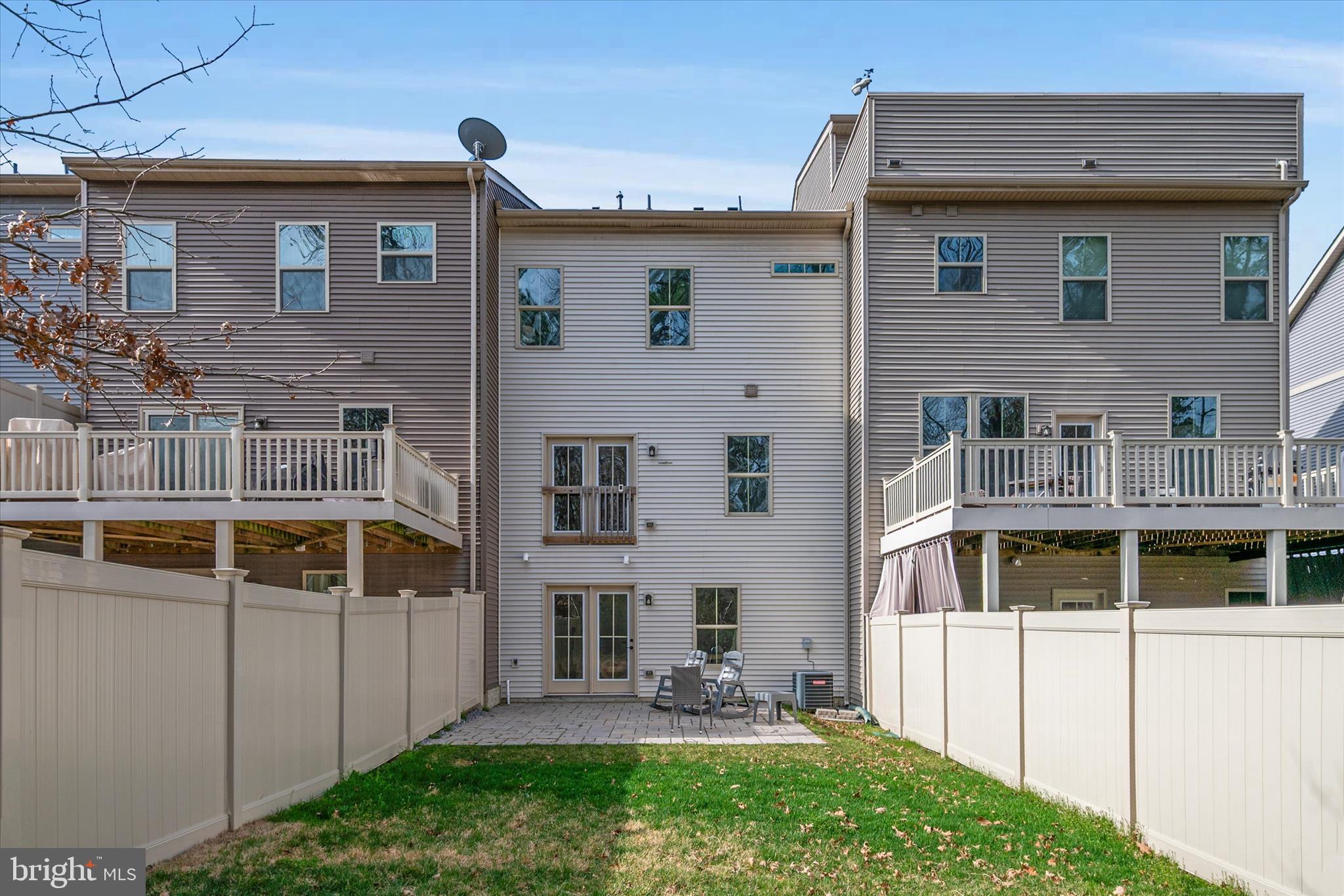 PONDVIEW - Residential