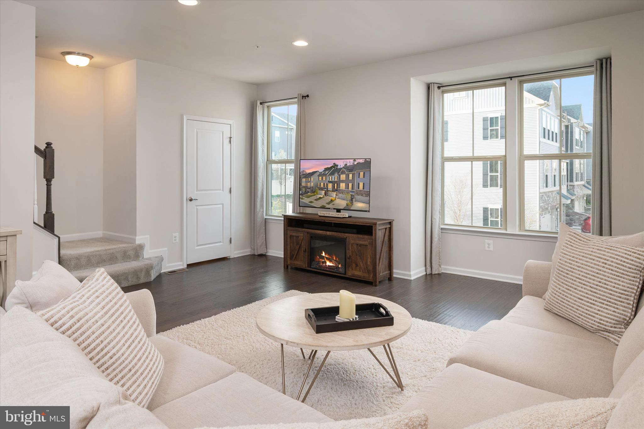 PONDVIEW - Residential