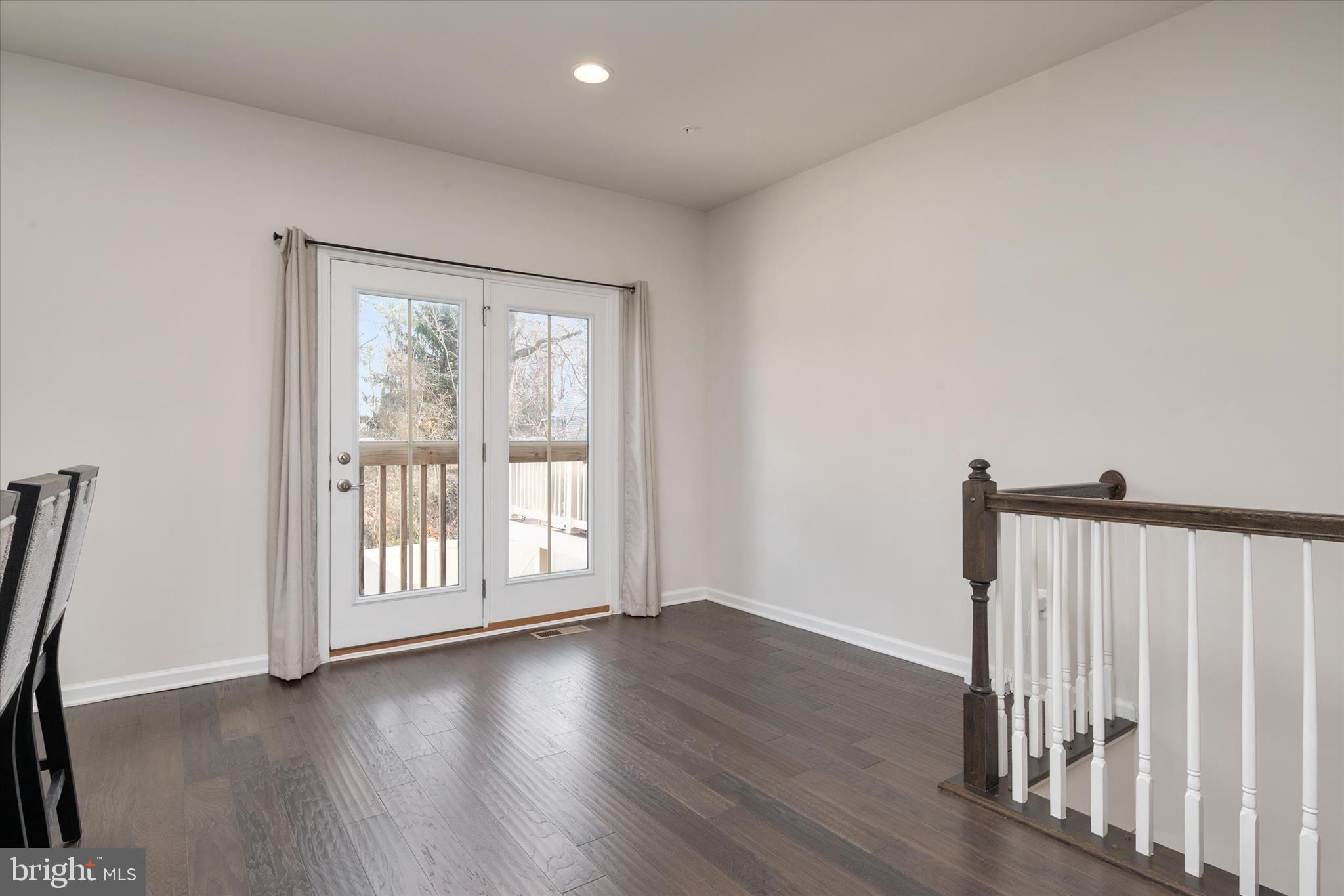 PONDVIEW - Residential