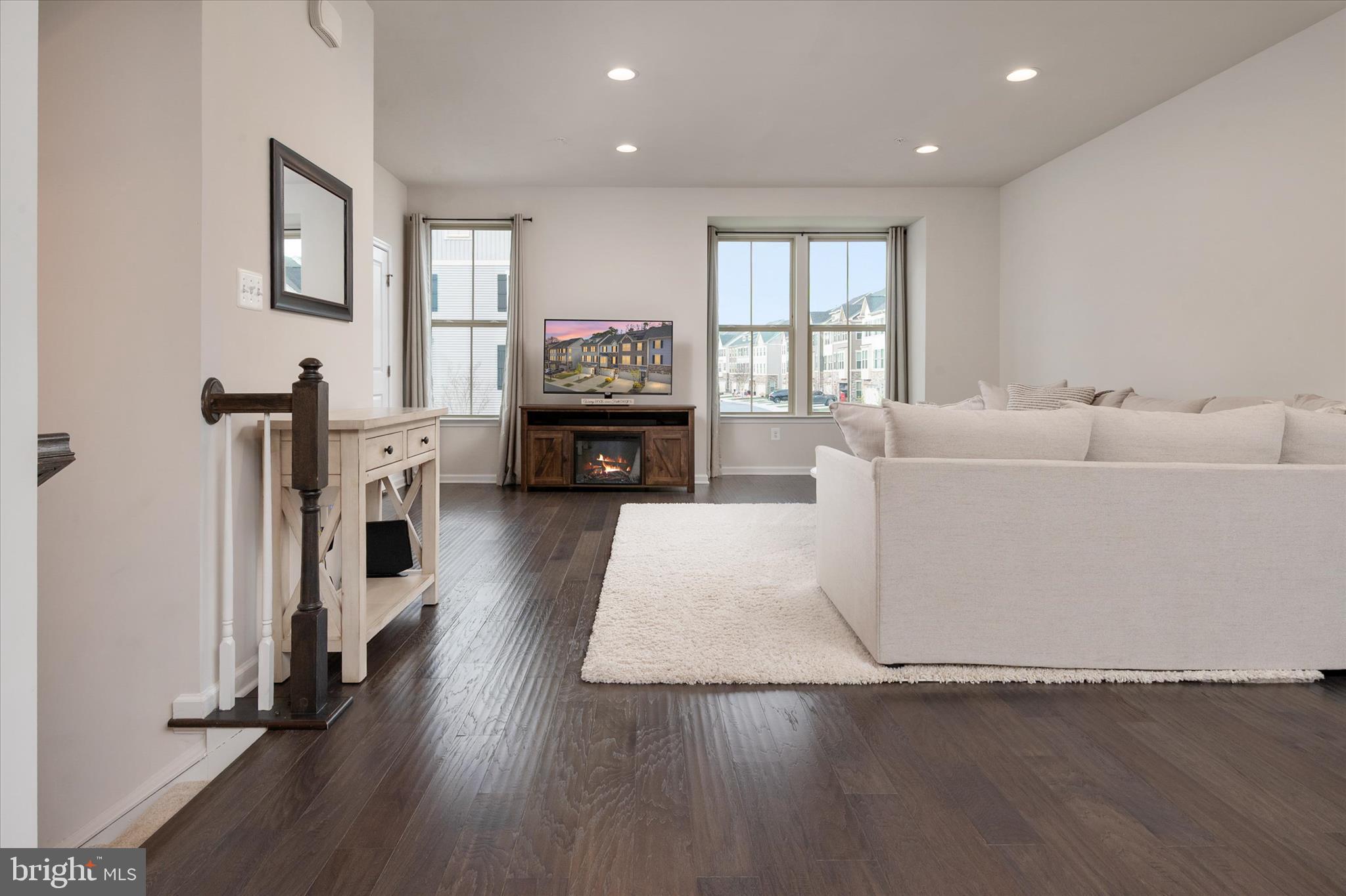 PONDVIEW - Residential