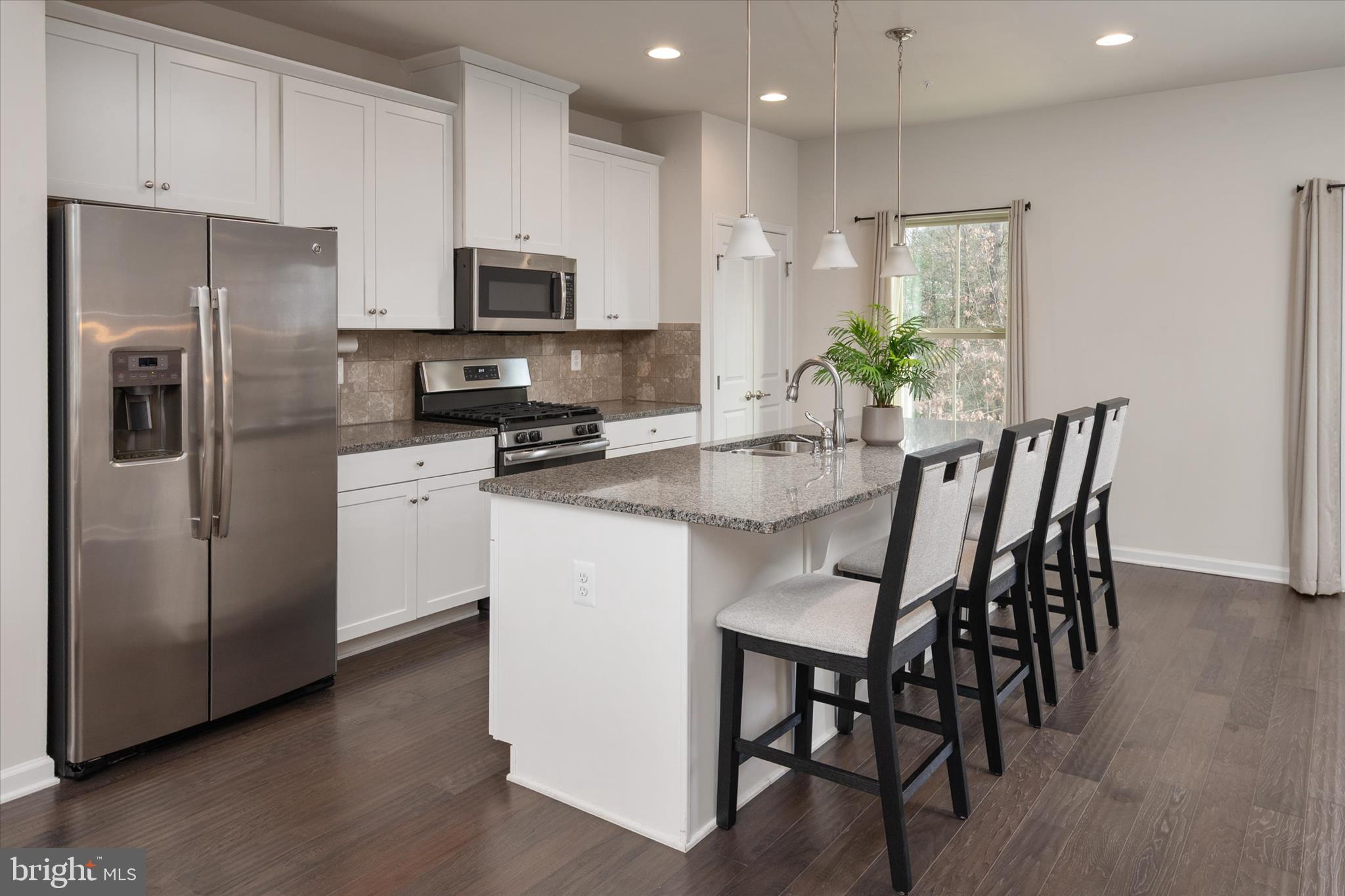 PONDVIEW - Residential