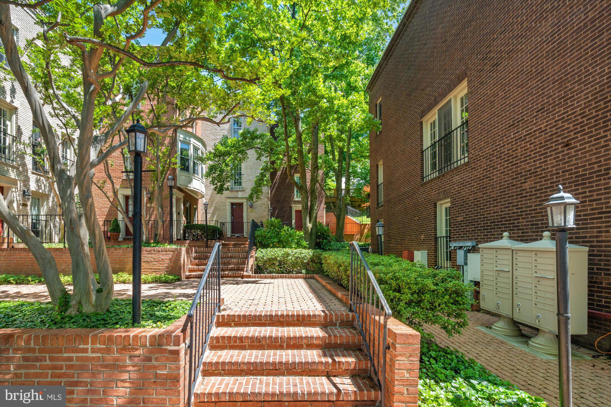 4625 1/2 MACARTHUR BOULEVARD NW B
