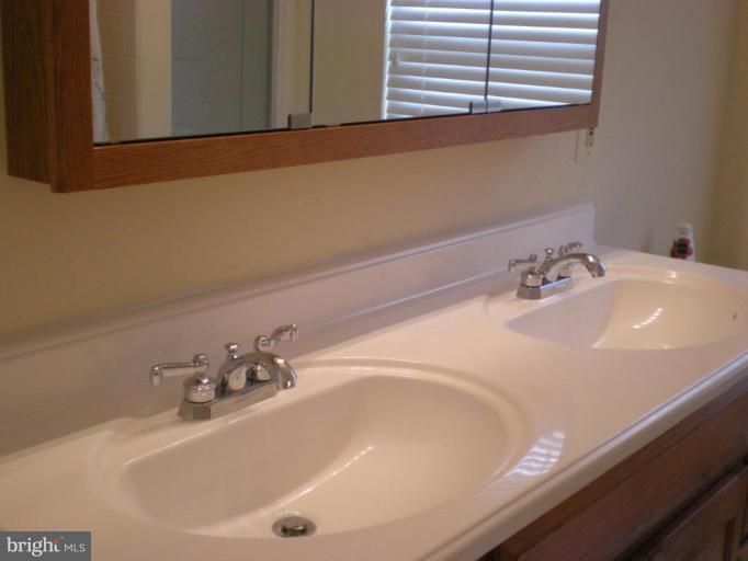 MIRROR RIDGE - Residential Lease