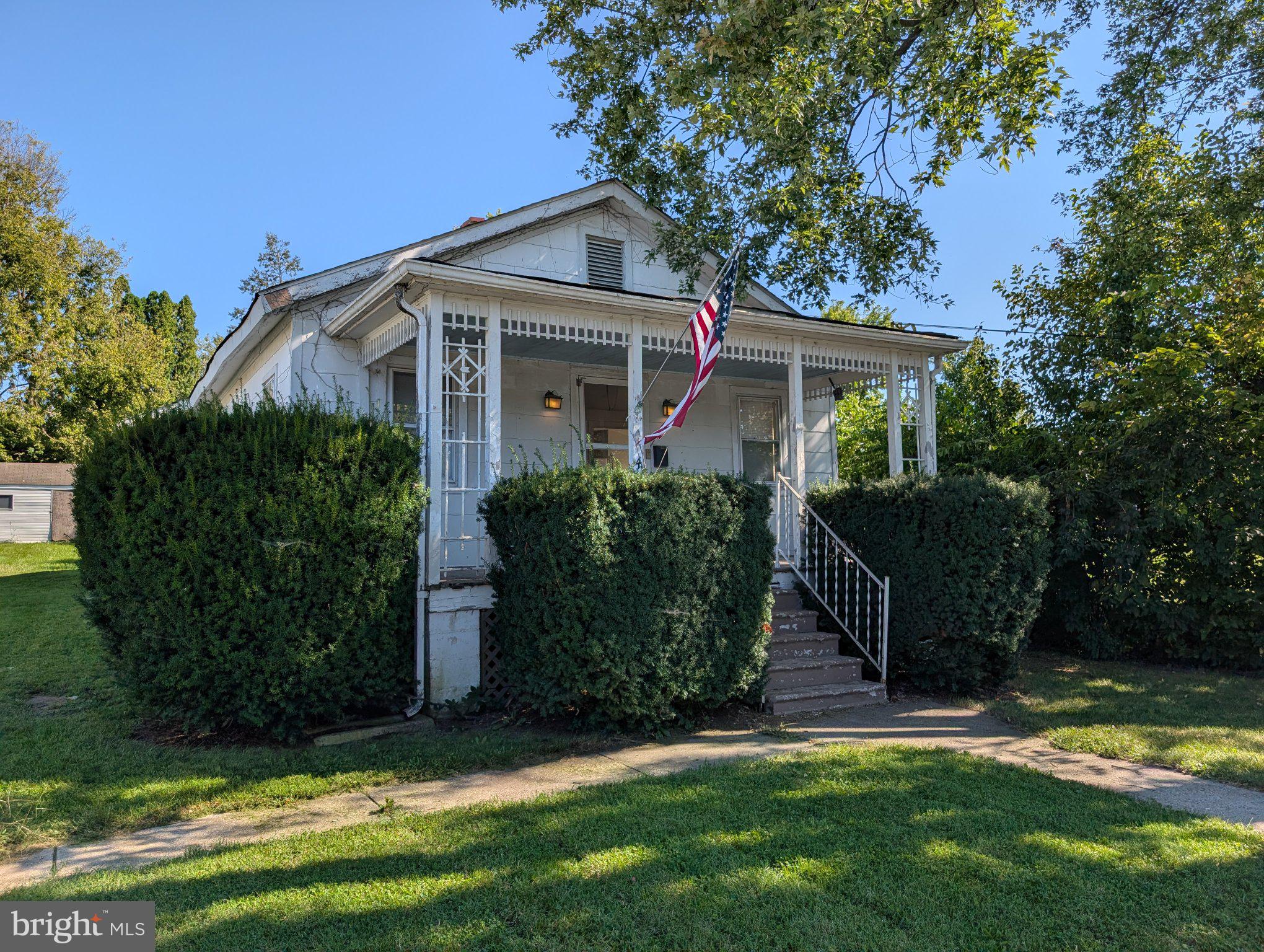 4 KEY AVENUE
