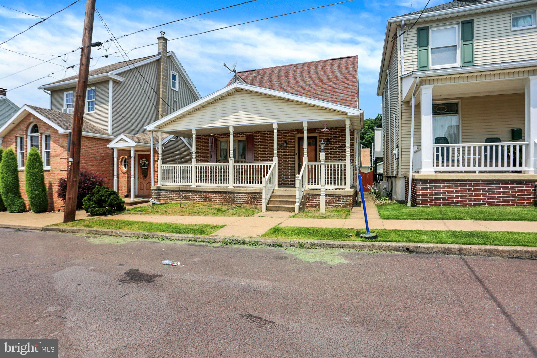 1048 PINE STREET