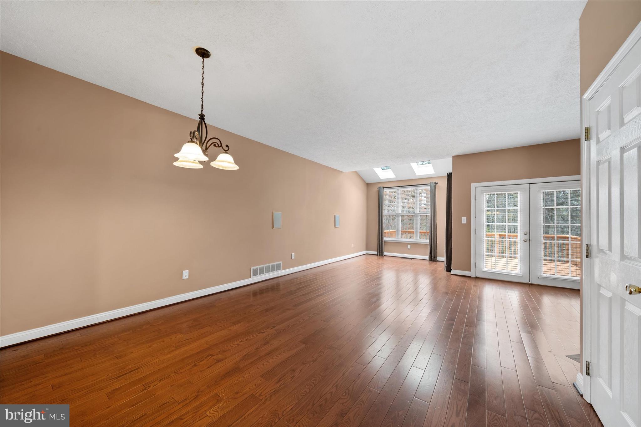 NORTH POINTE - Residential