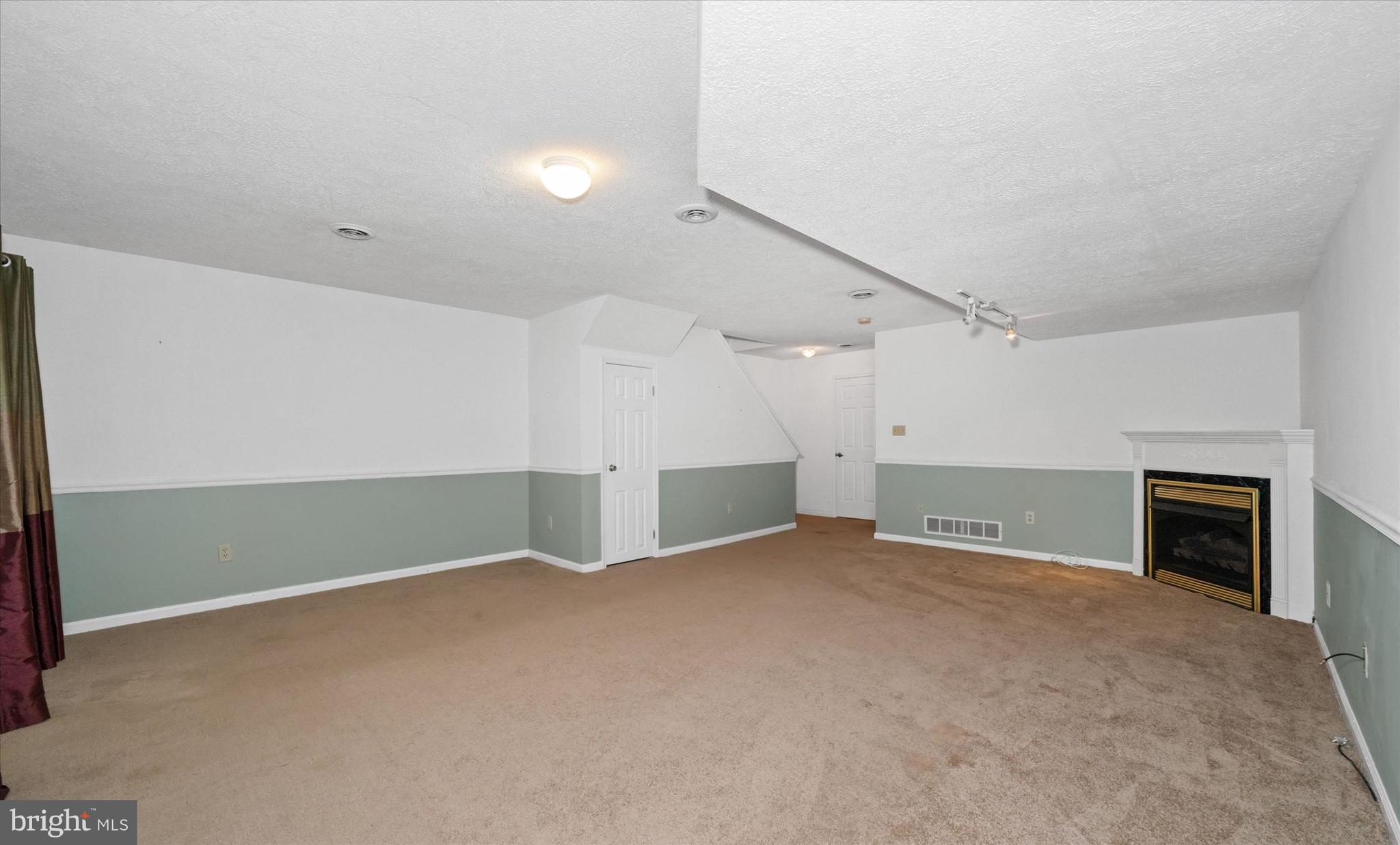 NORTH POINTE - Residential