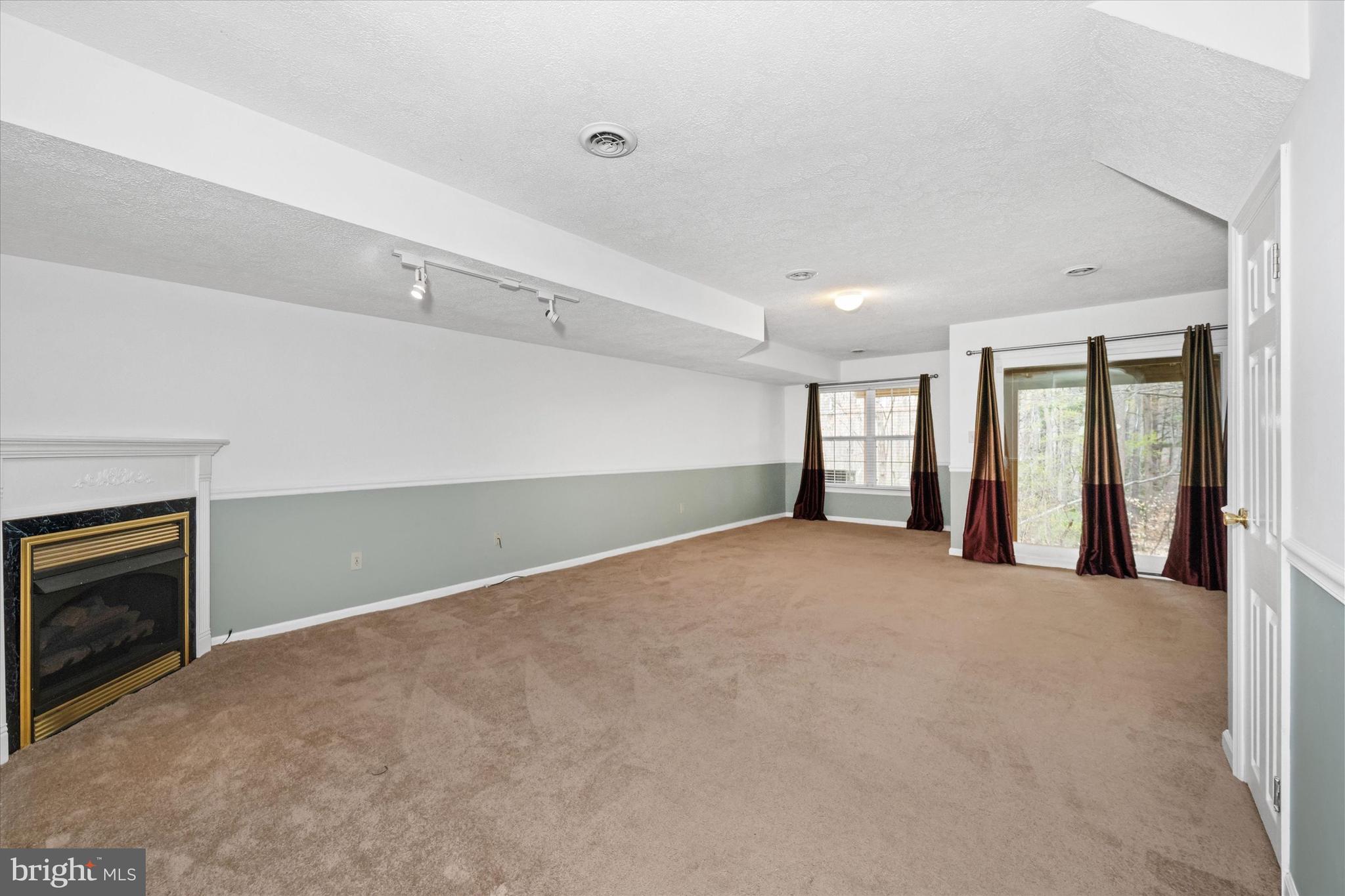 NORTH POINTE - Residential