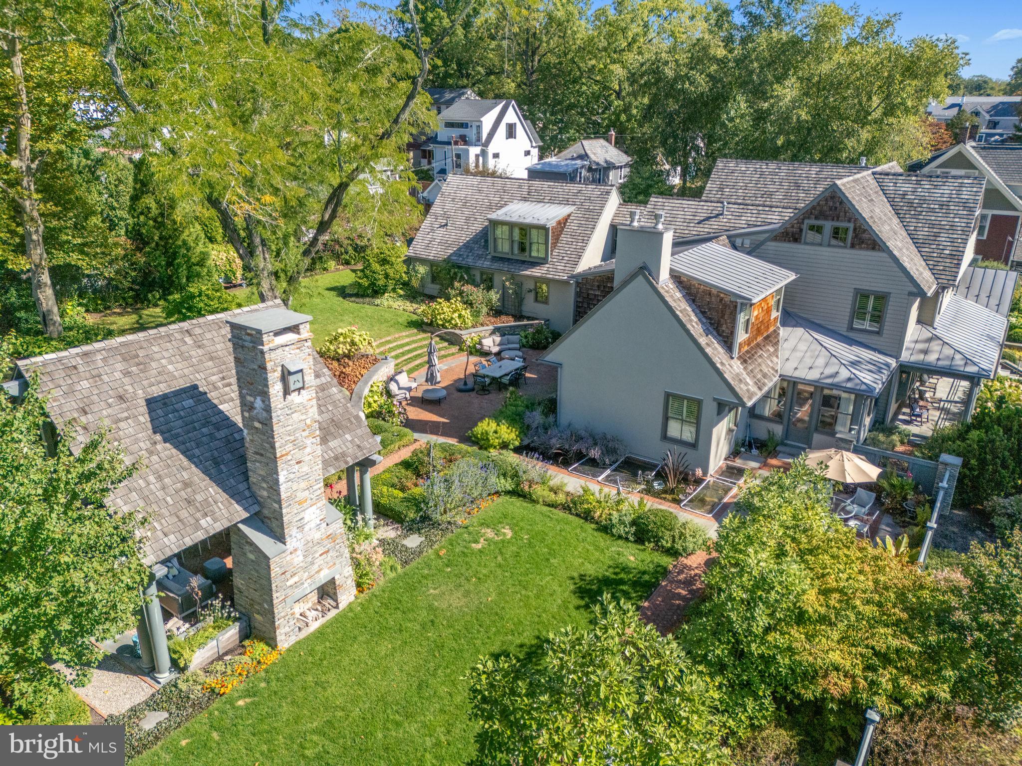 155 E OAKLAND AVENUE