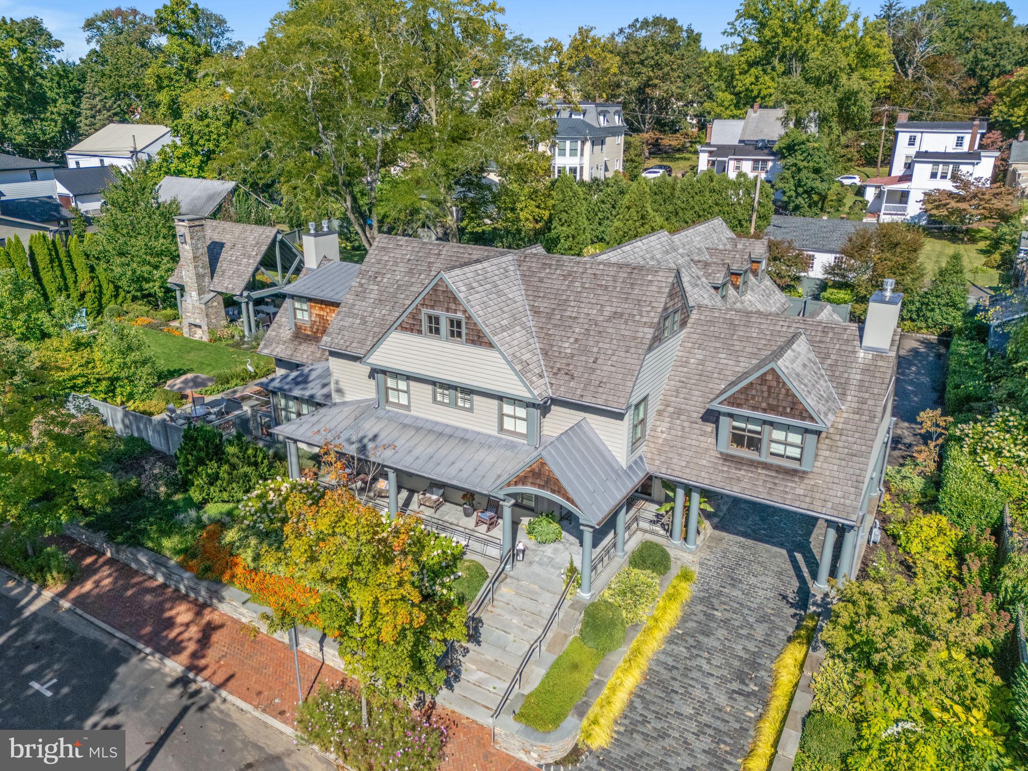 155 E OAKLAND AVENUE