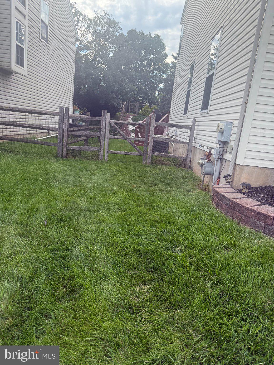 717 QUEEN ROAD