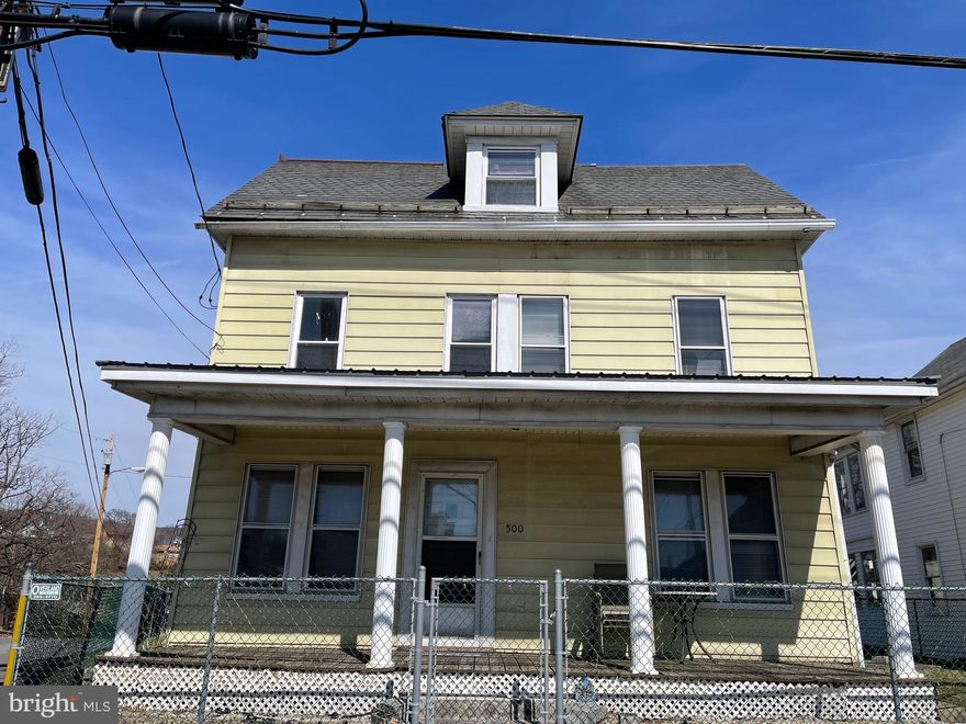 This 3 bedroom 1 bath is just seconds from I68 and 3 minutes from the major hospital in the area.  Sitting on the corner of Yale and Baltimore Ave, this home is looking for the right handy person to get it back on track. Priced to sell, don’t wait!