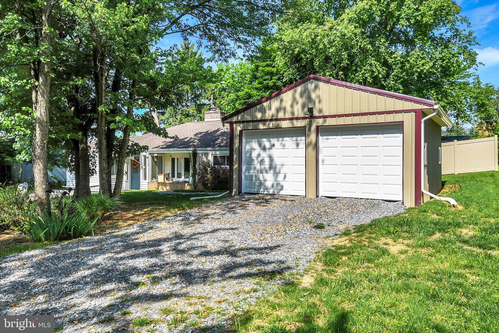 918 ELM AVENUE