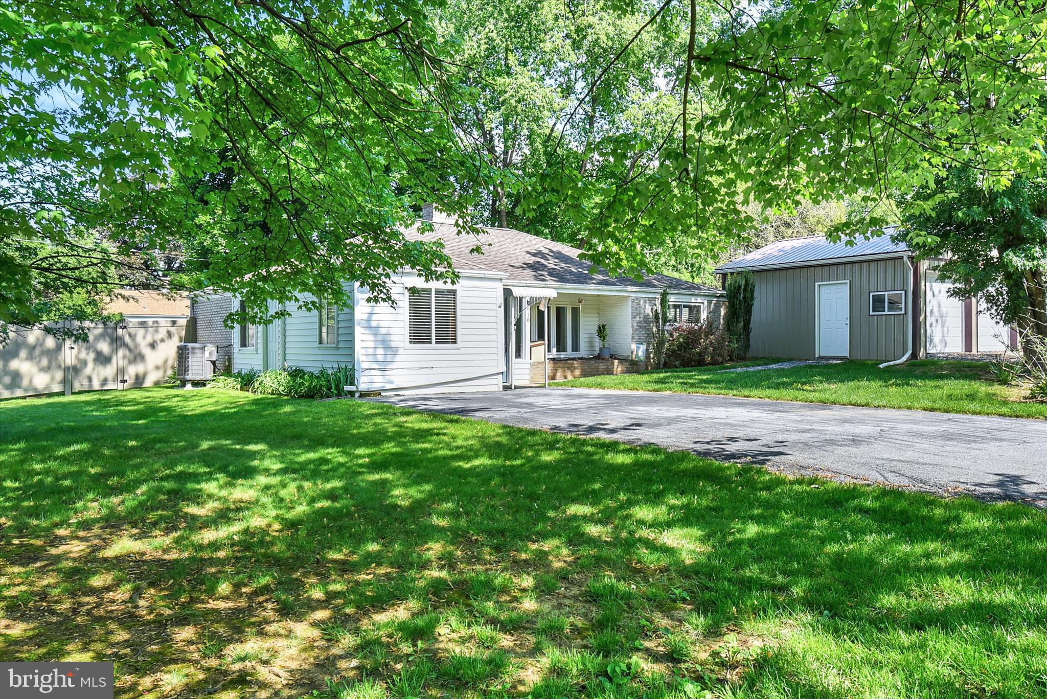 918 ELM AVENUE